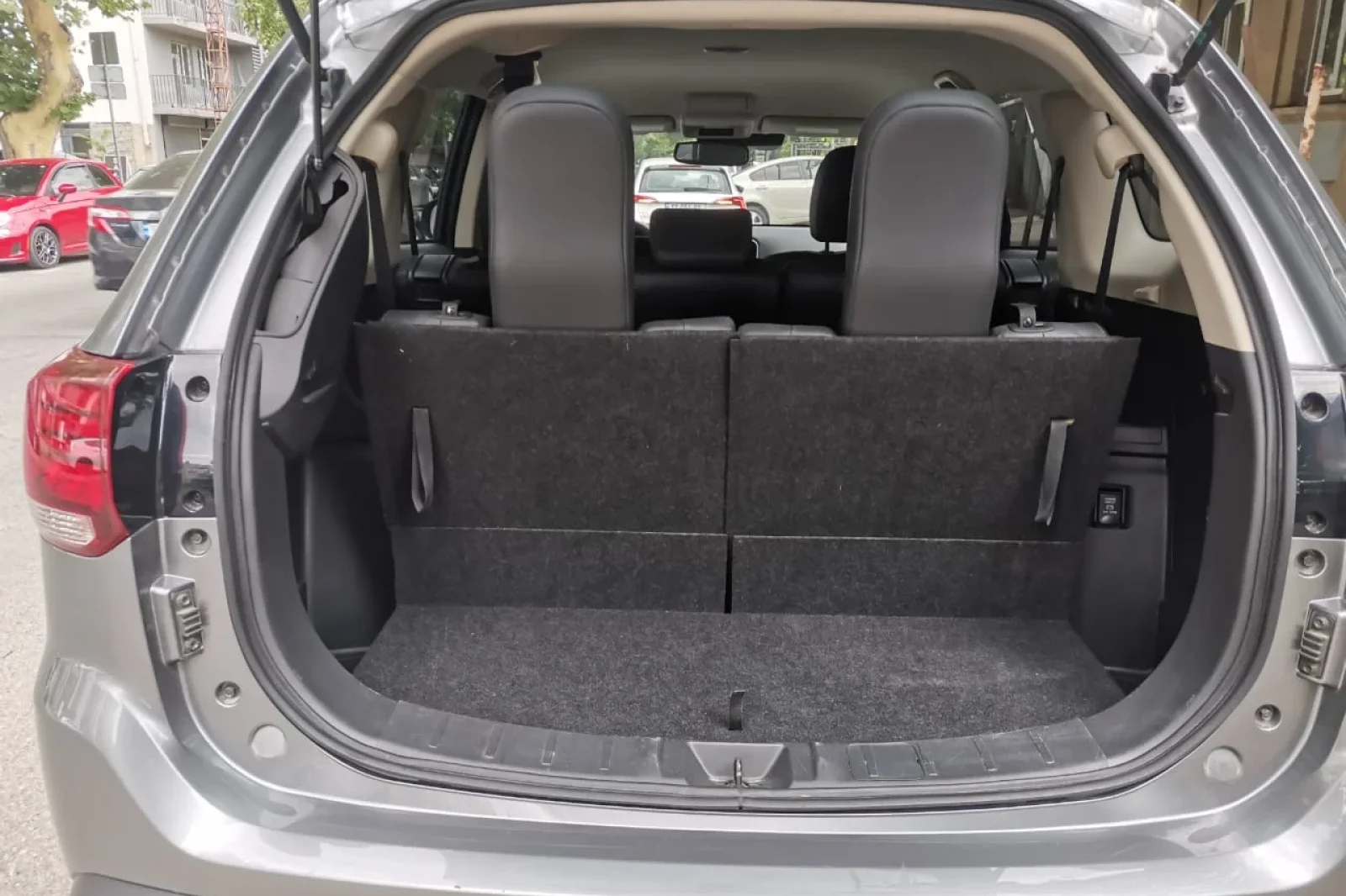 Huren Mitsubishi Outlander  Grijs 2020 in Tbilisi - 9 