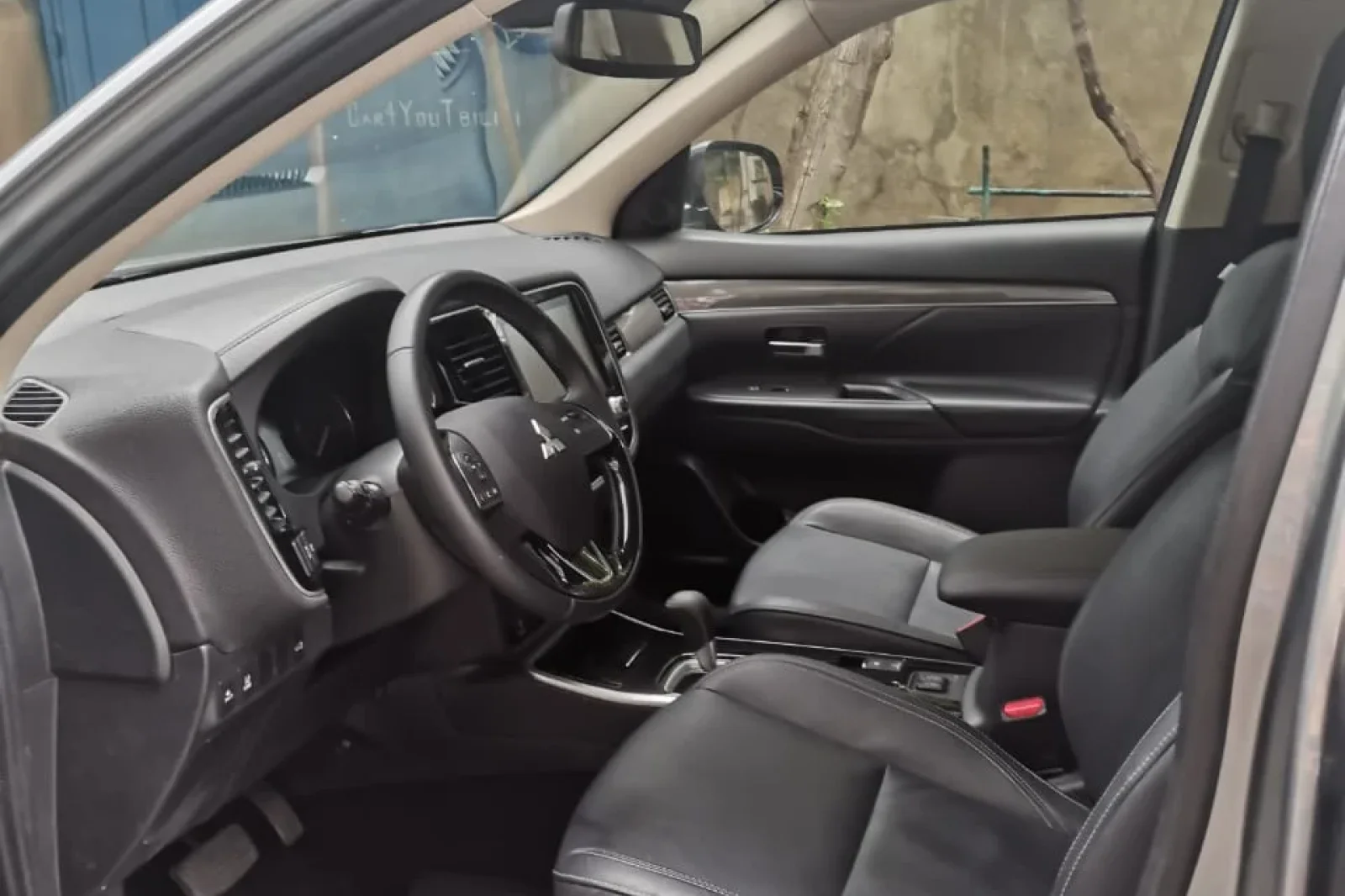 Huren Mitsubishi Outlander  Grijs 2020 in Tbilisi - 4 