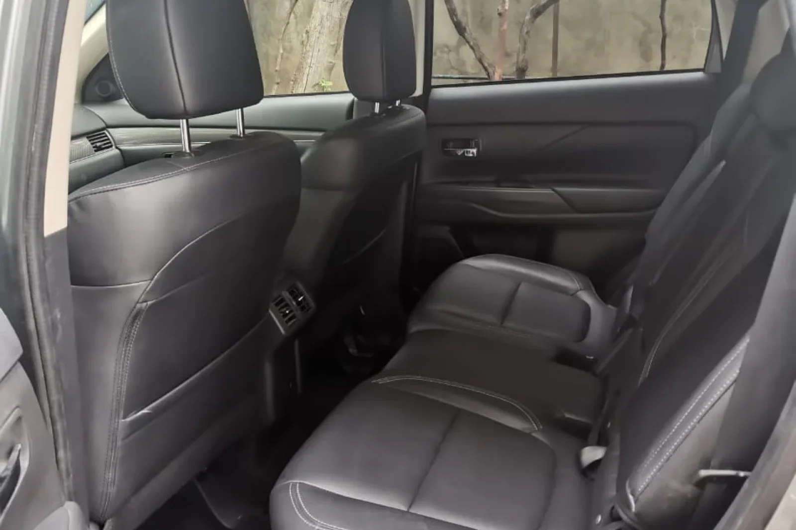 Huren Mitsubishi Outlander  Grijs 2020 in Tbilisi - 8 