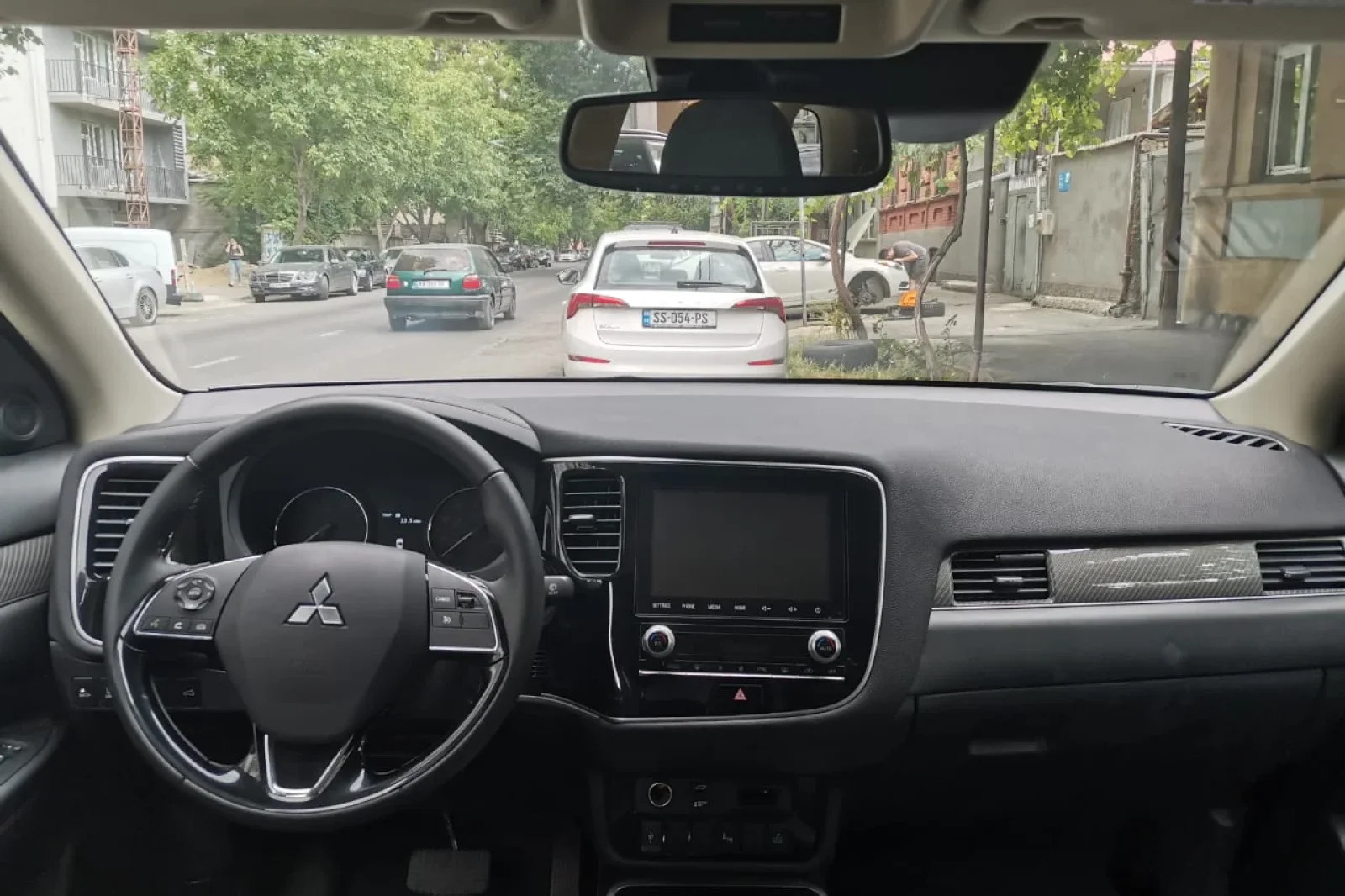 Huren Mitsubishi Outlander  Grijs 2020 in Tbilisi - 3 