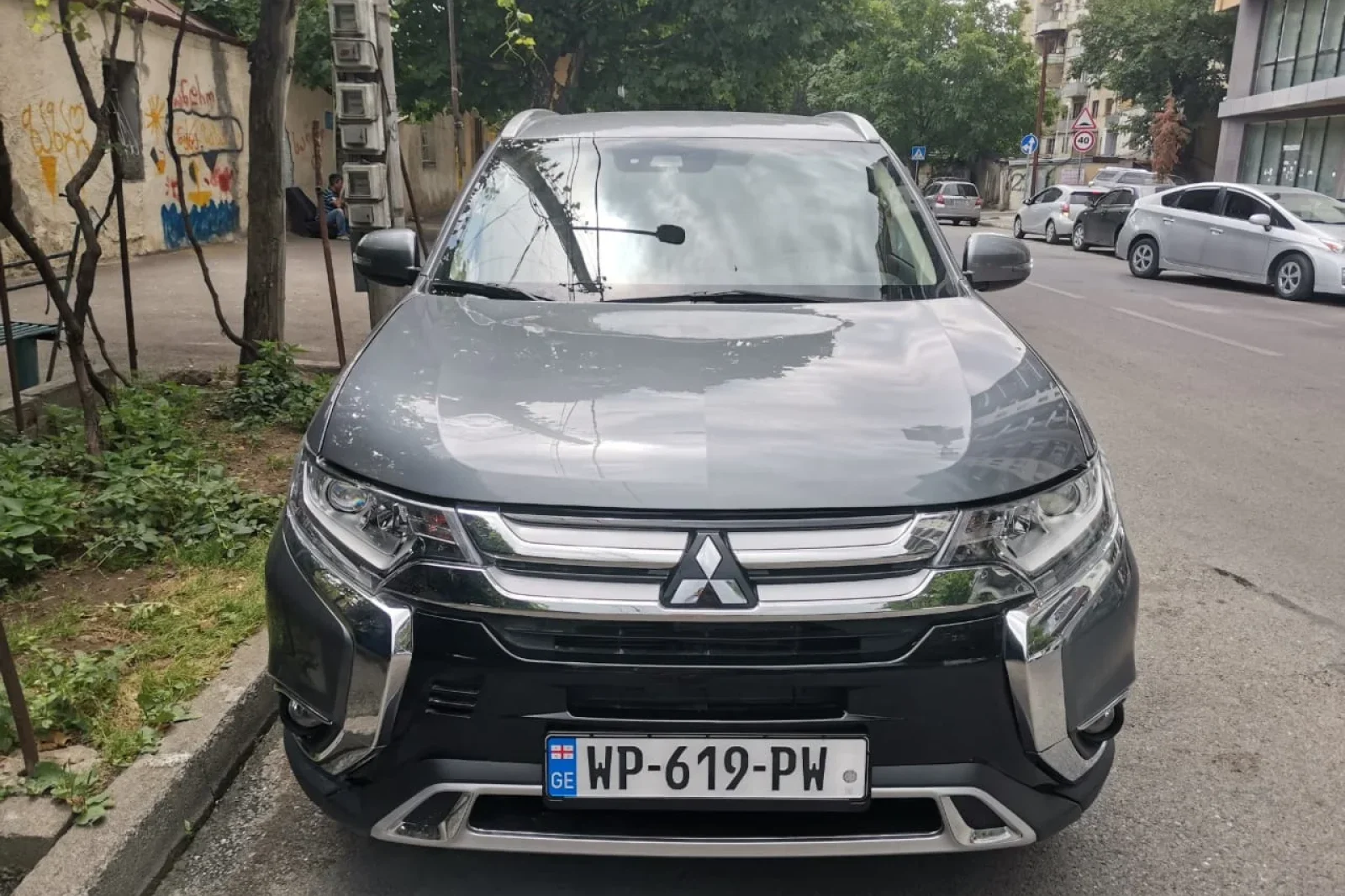 Huren Mitsubishi Outlander  Grijs 2020 in Tbilisi - 2 