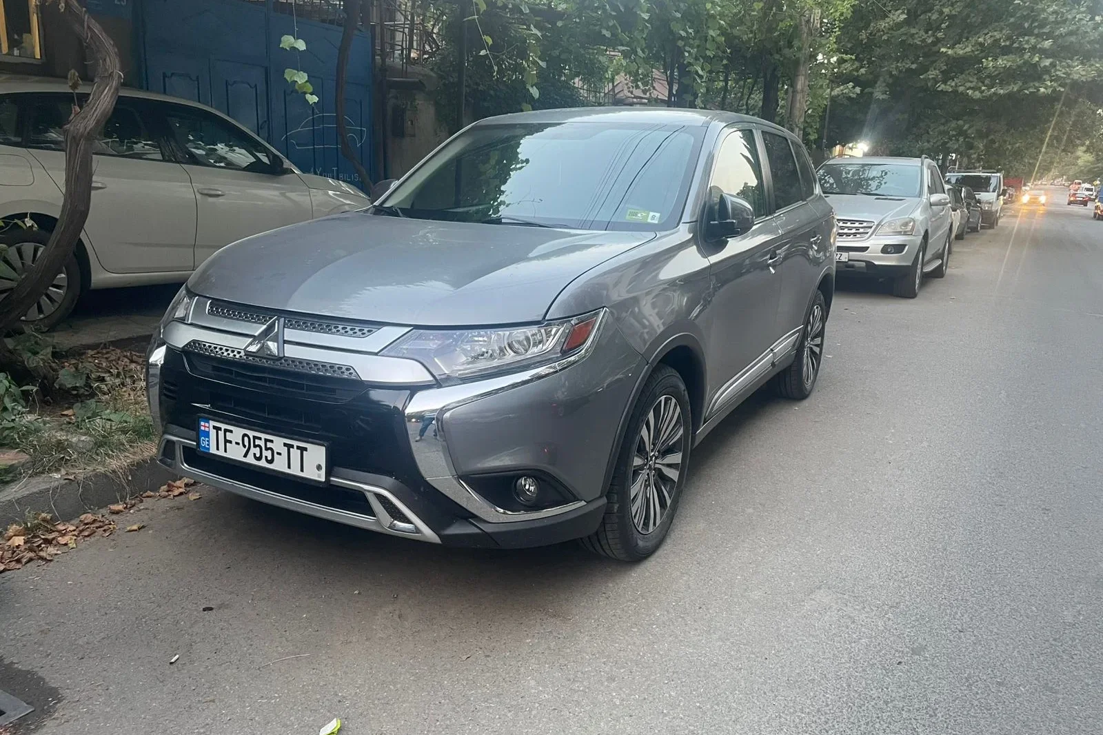 Huren Mitsubishi Outlander  Grijs 2020 in Tbilisi