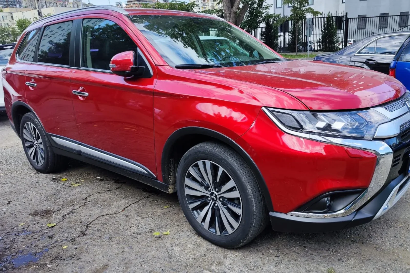 Huren Mitsubishi Outlander  Rood 2019 in Tbilisi