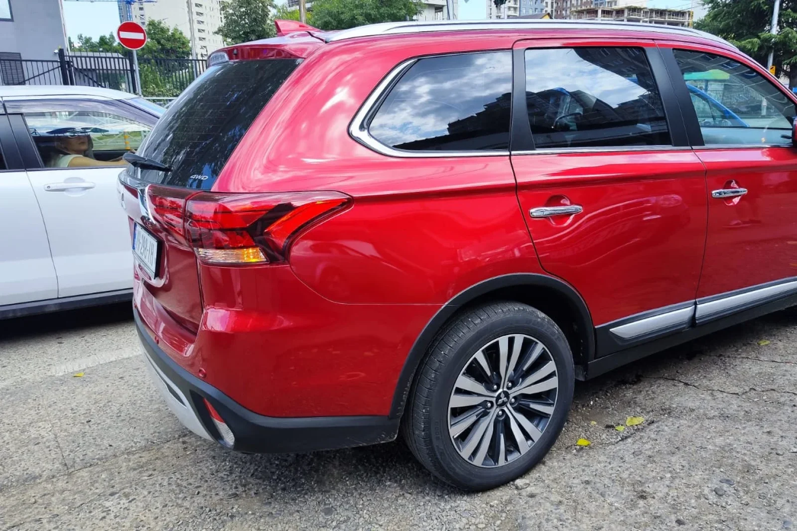Huren Mitsubishi Outlander  Rood 2019 in Tbilisi - 4 