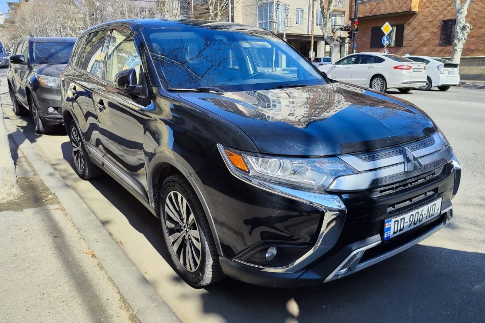 Loyer Mitsubishi Outlander  Noir 2019 en Tbilisi