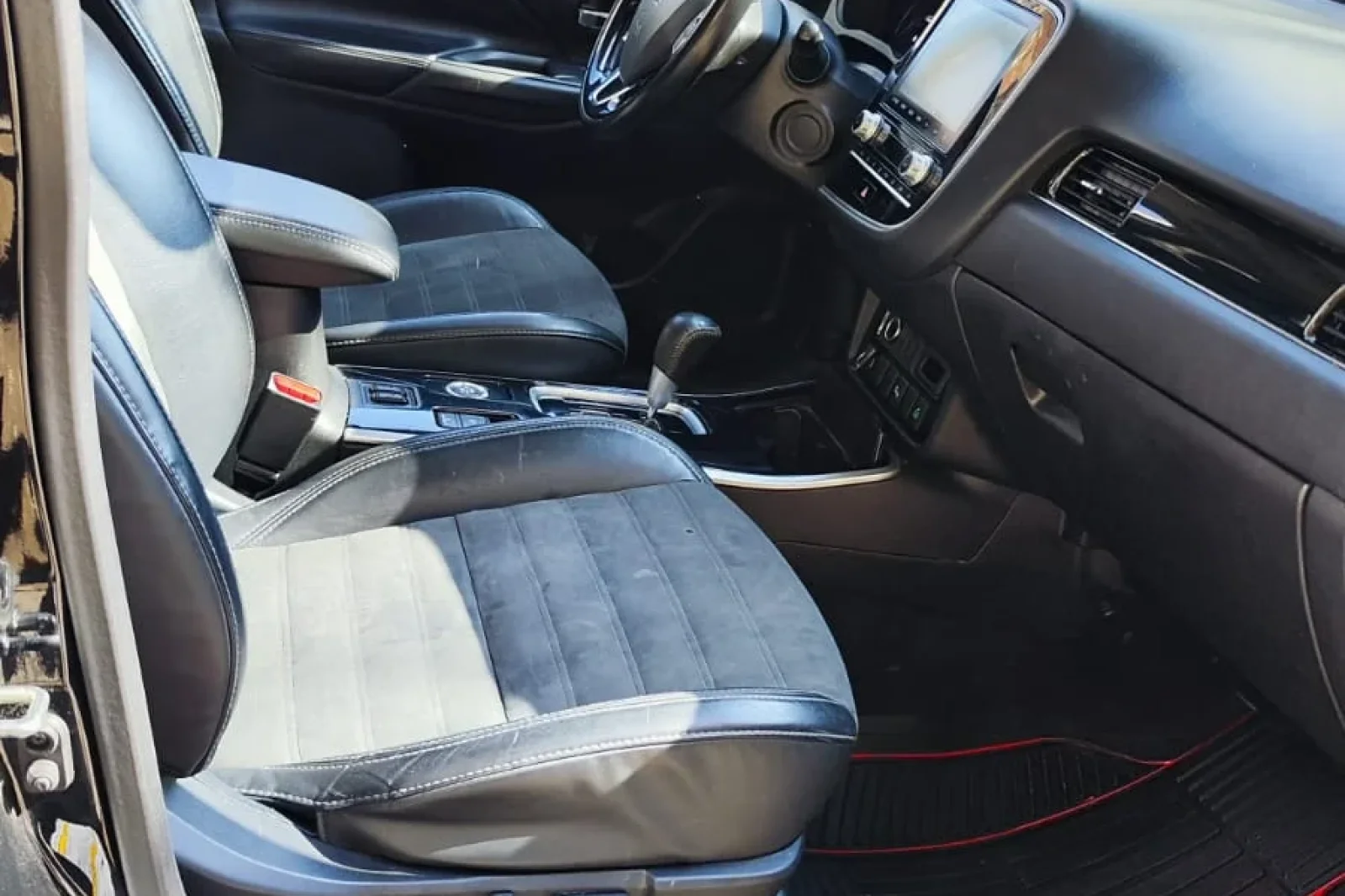 Loyer Mitsubishi Outlander  Noir 2019 en Tbilisi - 3 