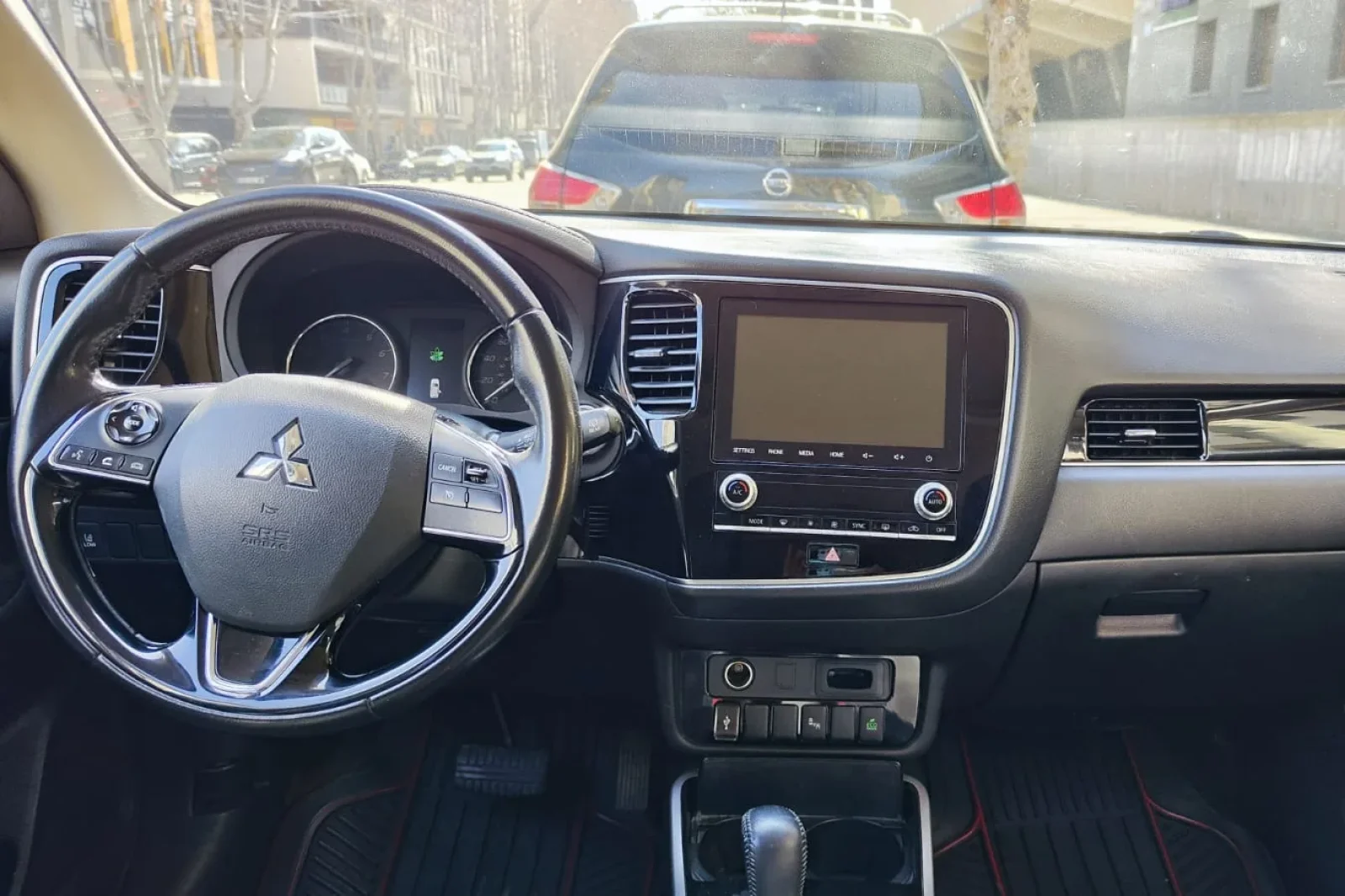 Loyer Mitsubishi Outlander  Noir 2019 en Tbilisi - 2 