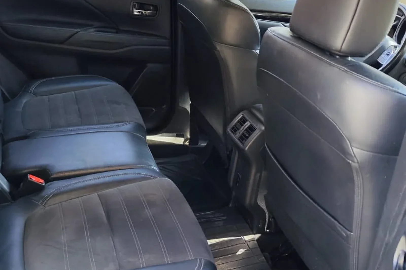 Loyer Mitsubishi Outlander  Noir 2019 en Tbilisi - 4 