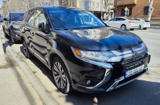Mitsubishi Outlander Zwart 2019