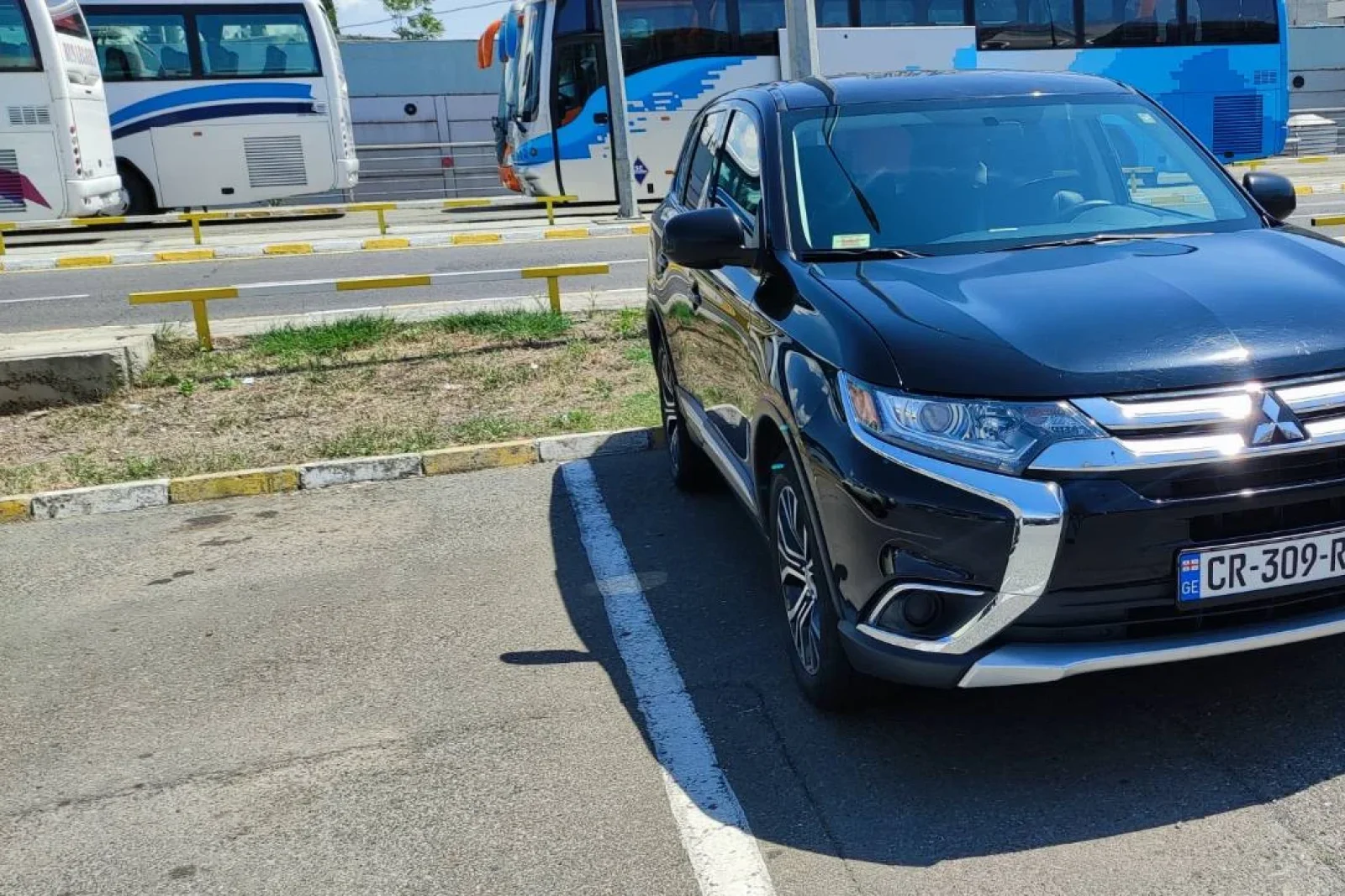 Huren Mitsubishi Outlander  Zwart 2018 in Tbilisi - 2 