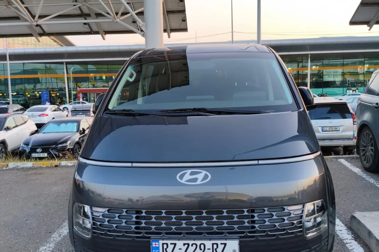 Huren Hyundai Staria  Zwart 2024 in Tbilisi - 7 