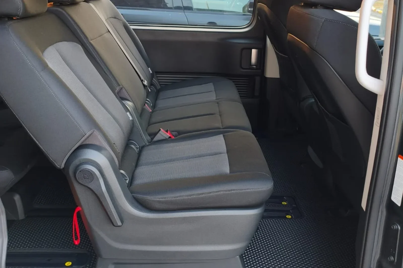 Huren Hyundai Staria  Zwart 2024 in Tbilisi - 6 