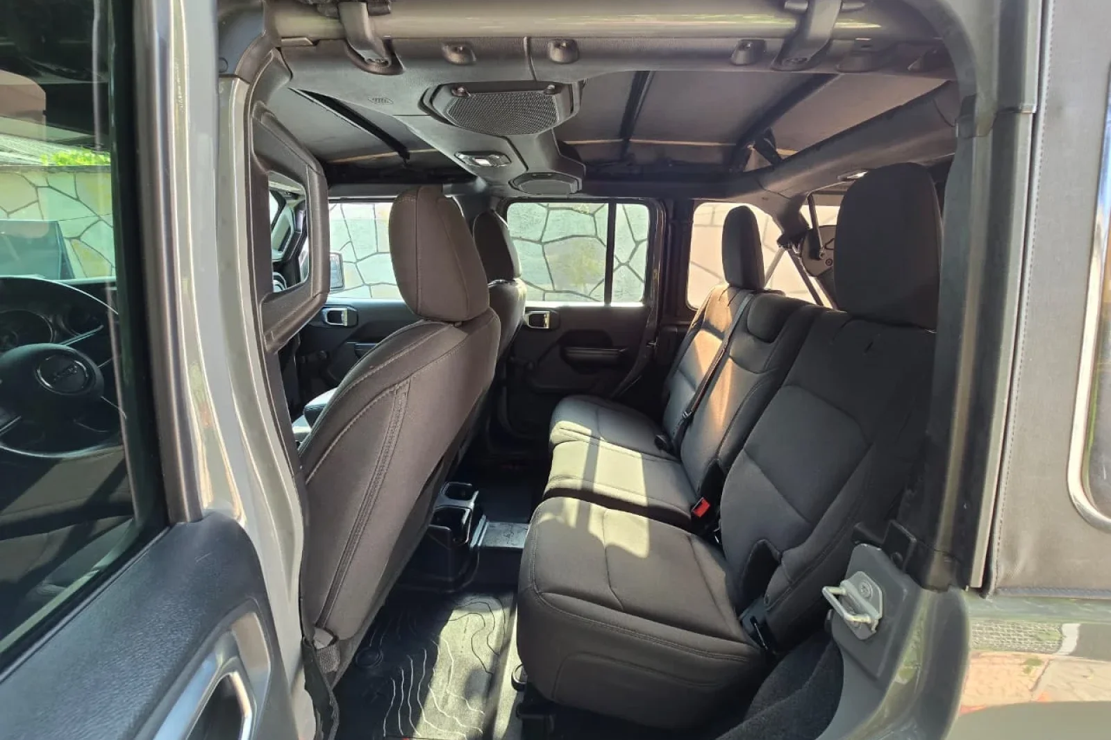 Huren Hyundai Staria  Zwart 2024 in Tbilisi - 4 