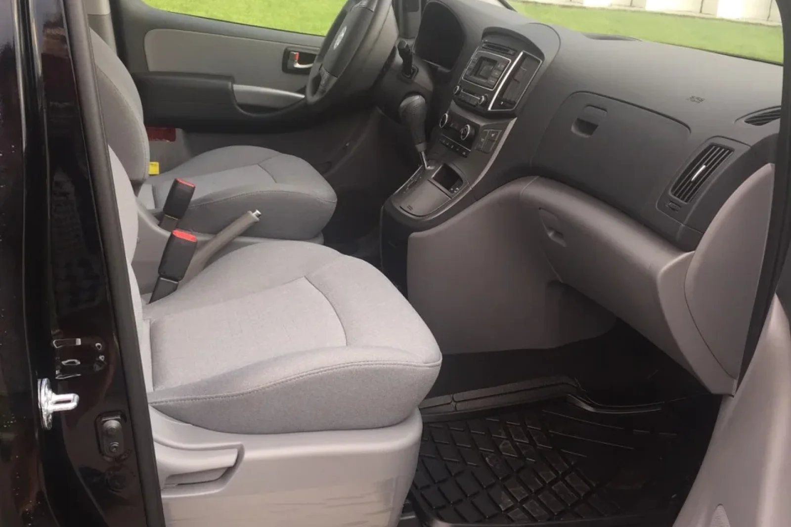 Huren Hyundai H1  Zwart 2019 in Tbilisi - 5 