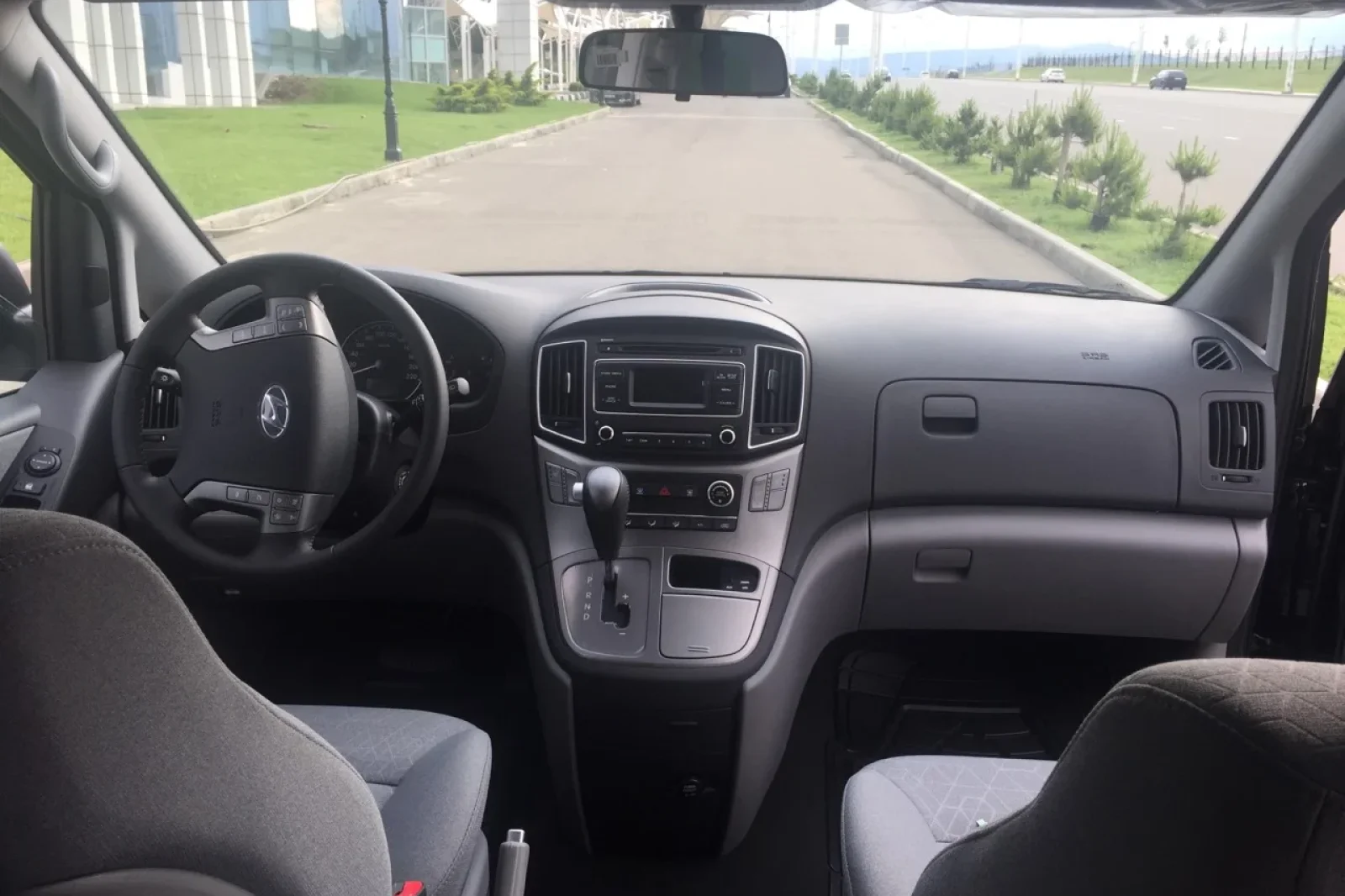 Huren Hyundai H1  Zwart 2019 in Tbilisi - 6 
