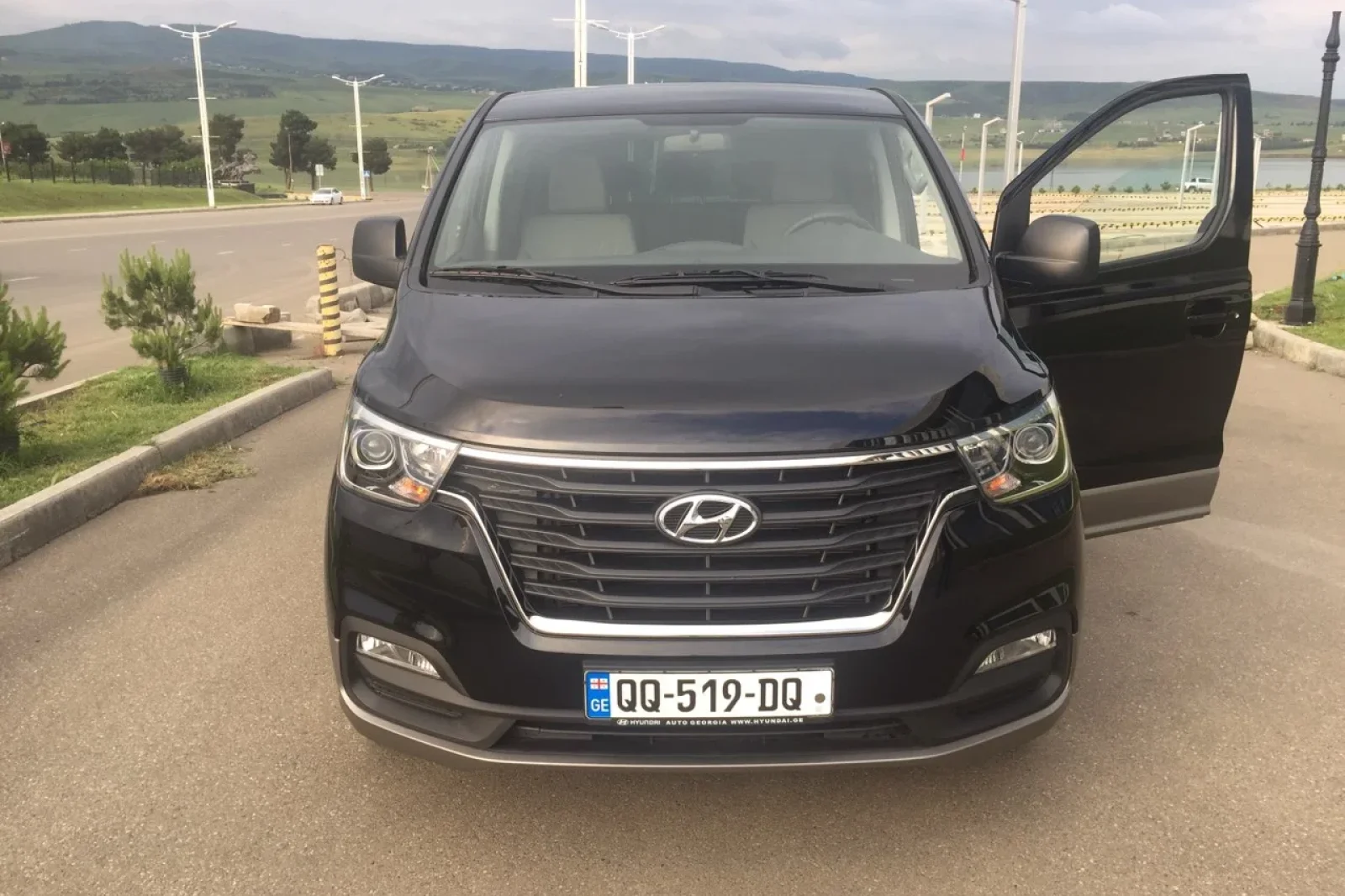 Huren Hyundai H1  Zwart 2019 in Tbilisi - 2 