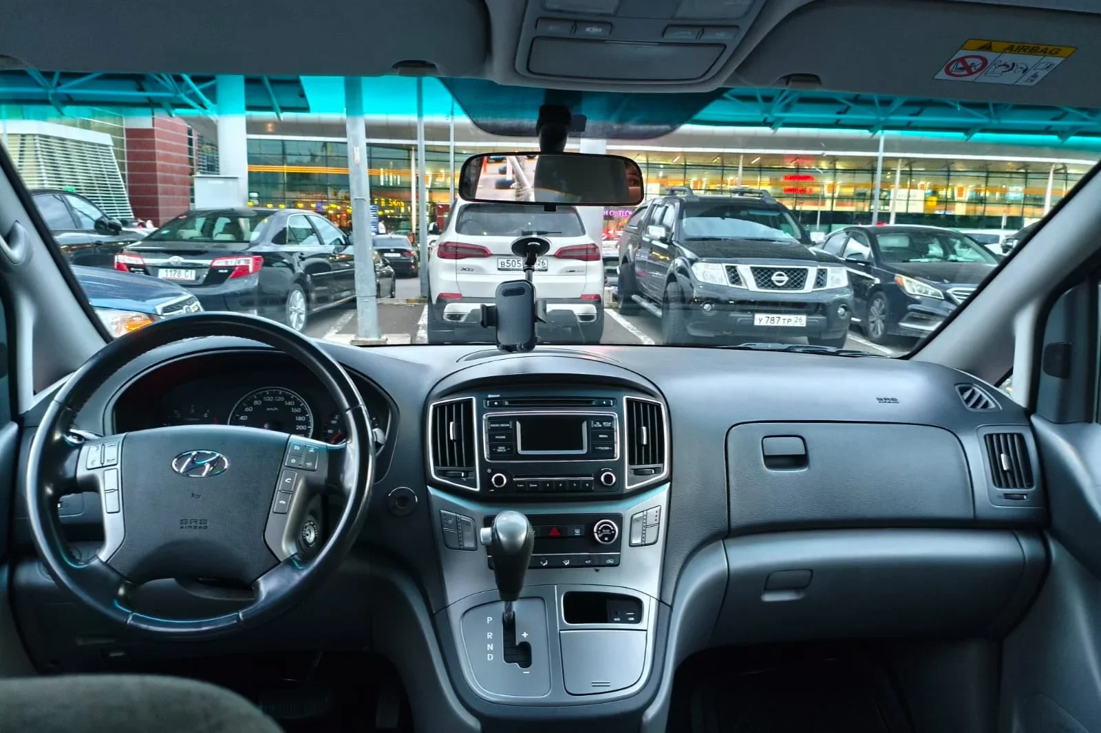 Huren Hyundai H1  Grijs 2018 in Tbilisi - 3 