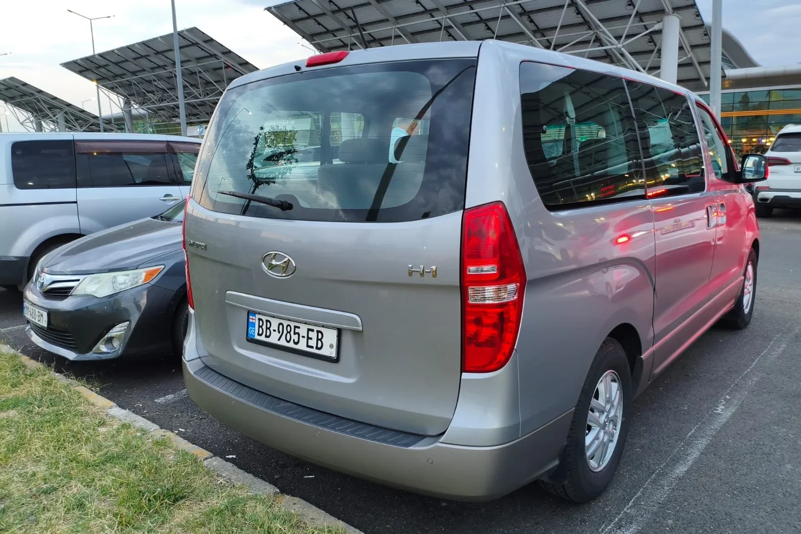 Huren Hyundai H1  Grijs 2018 in Tbilisi - 2 