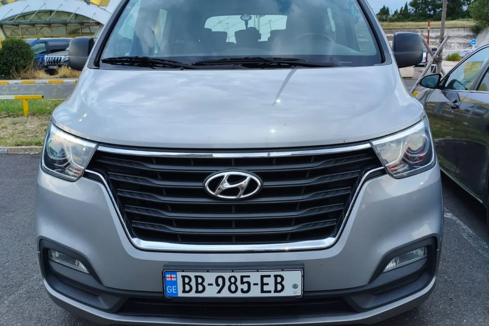 Huren Hyundai H1  Grijs 2018 in Tbilisi - 4 