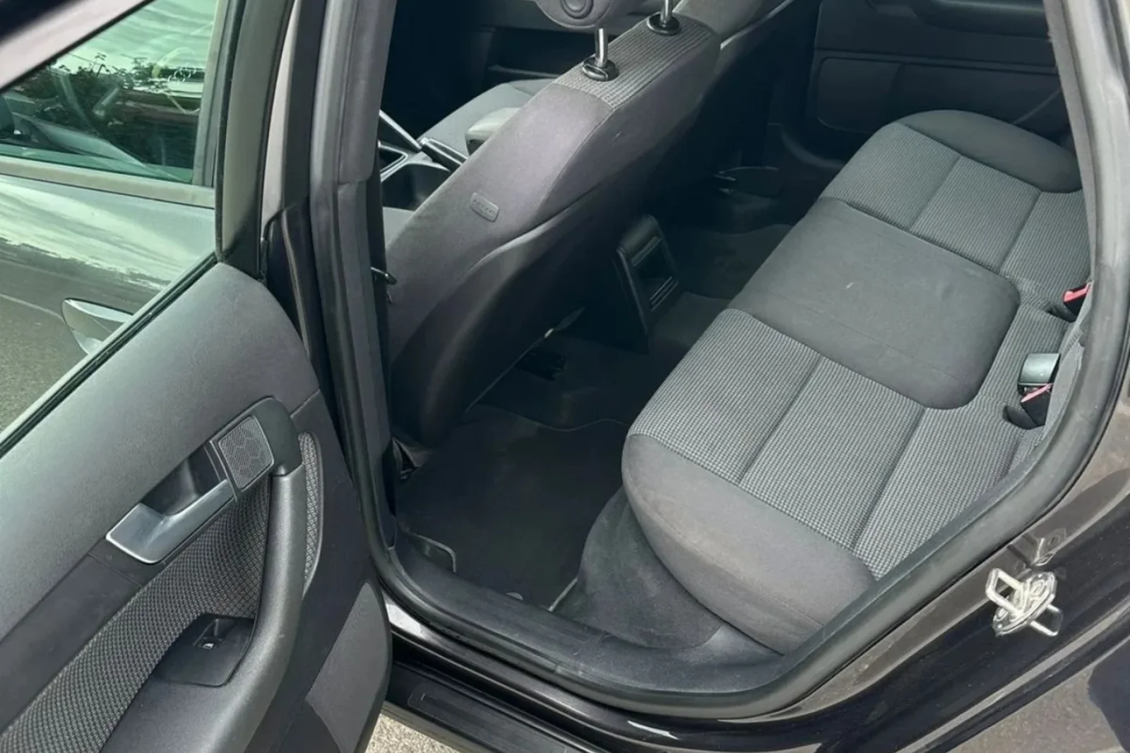 Rent Audi A3  Black 2006 in Tirana - 4 