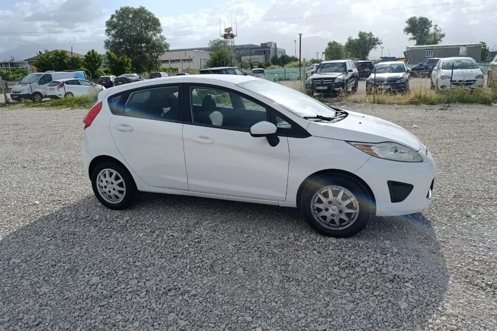 Rent Ford Fiesta  White 2014 in Tirana - 6 