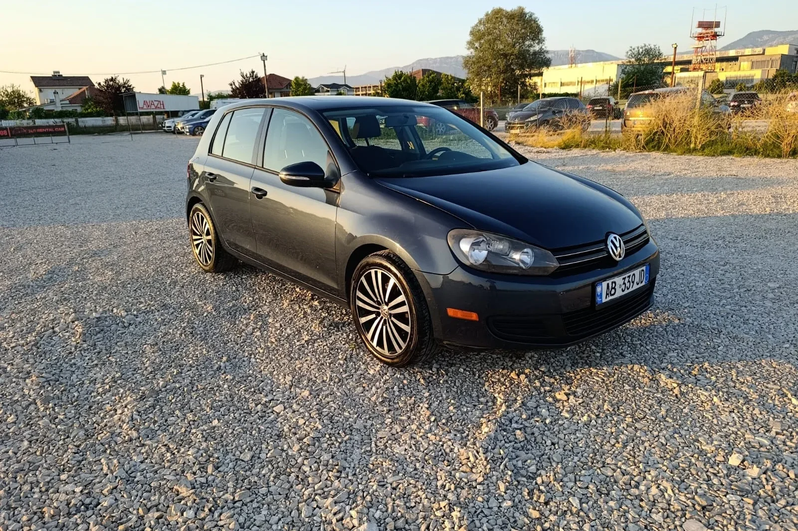 Huren Volkswagen Golf 6 Zwart 2014 in Tirana