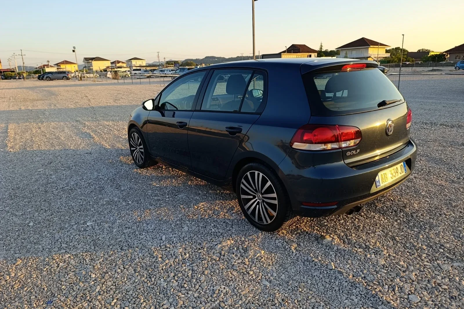 Huren Volkswagen Golf 6 Zwart 2014 in Tirana - 4 