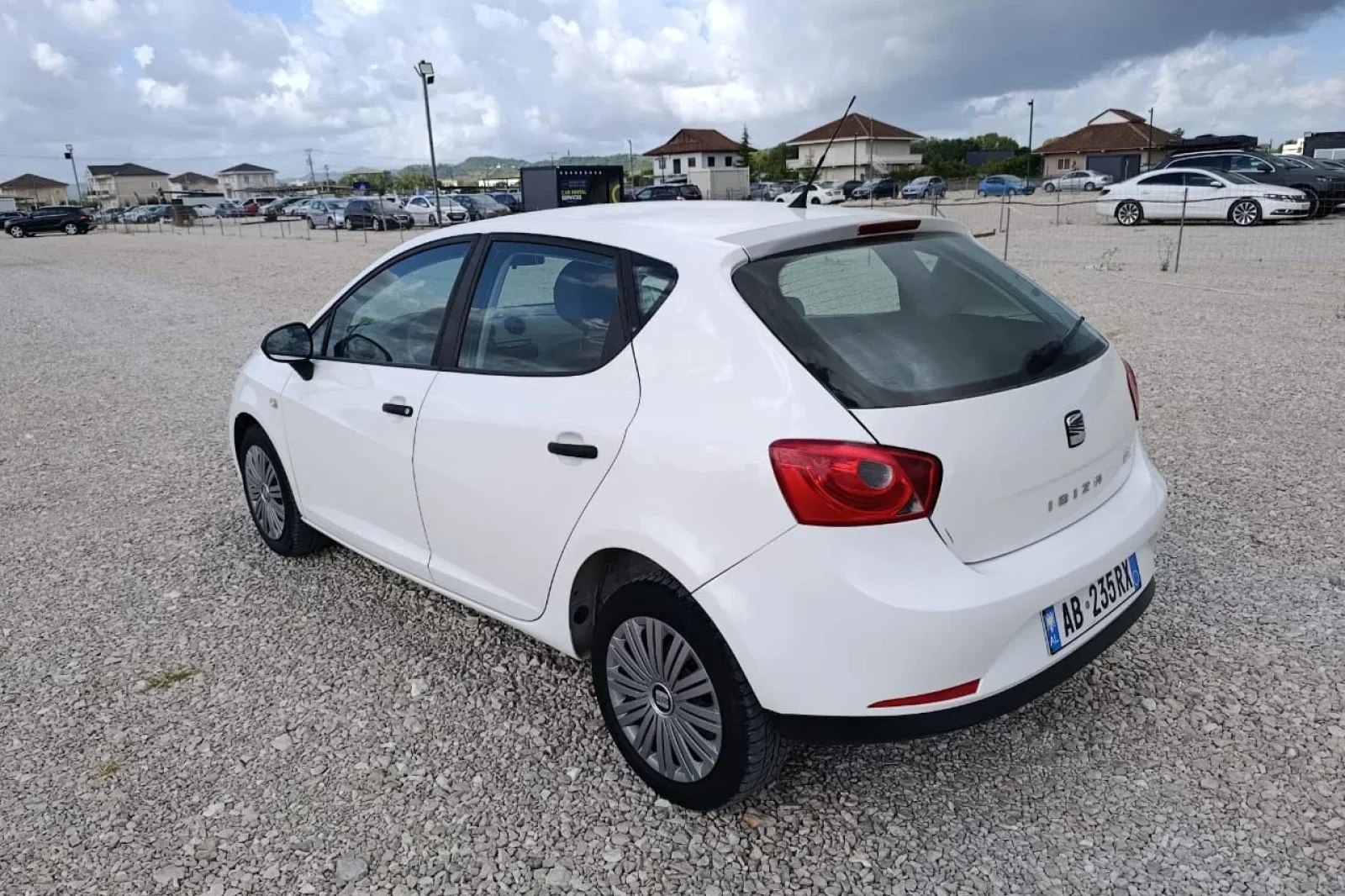 Affitto SEAT Ibiza  Bianco 2014 in Tirana - 2 