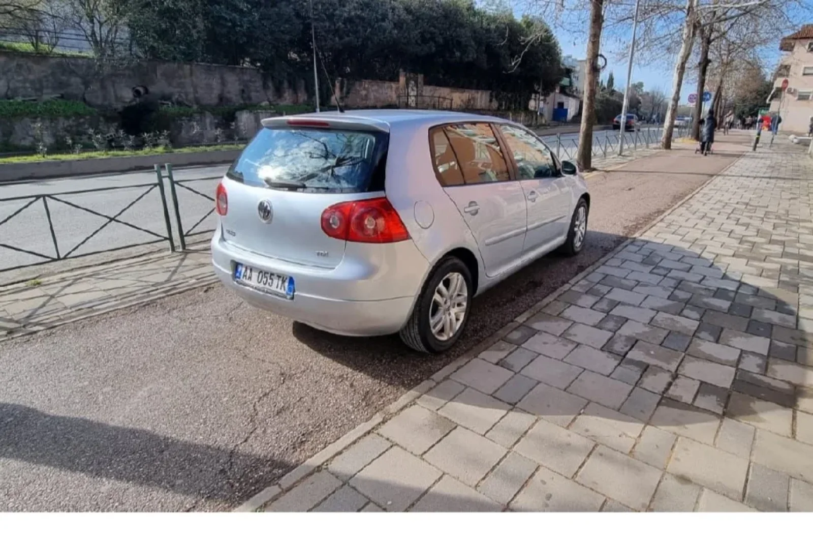 Rent Volkswagen Golf 5 Grey 2007 in Tirana - 3 