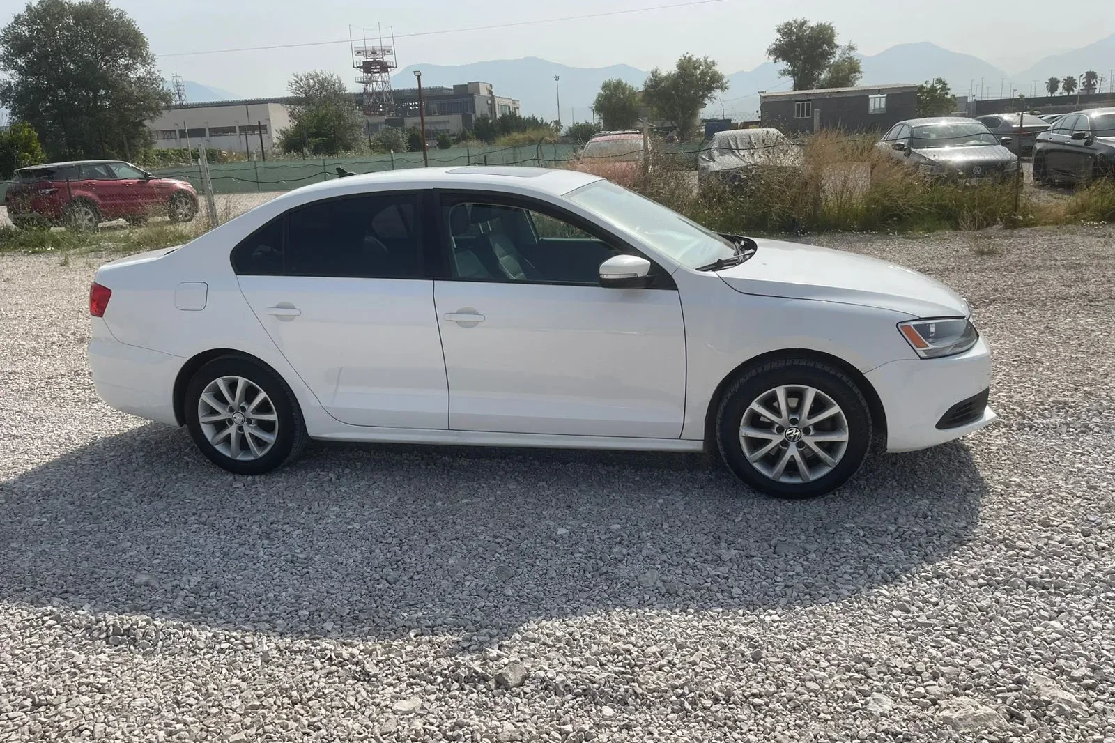 Rent Volkswagen Jetta  White 2014 in Tirana - 7 