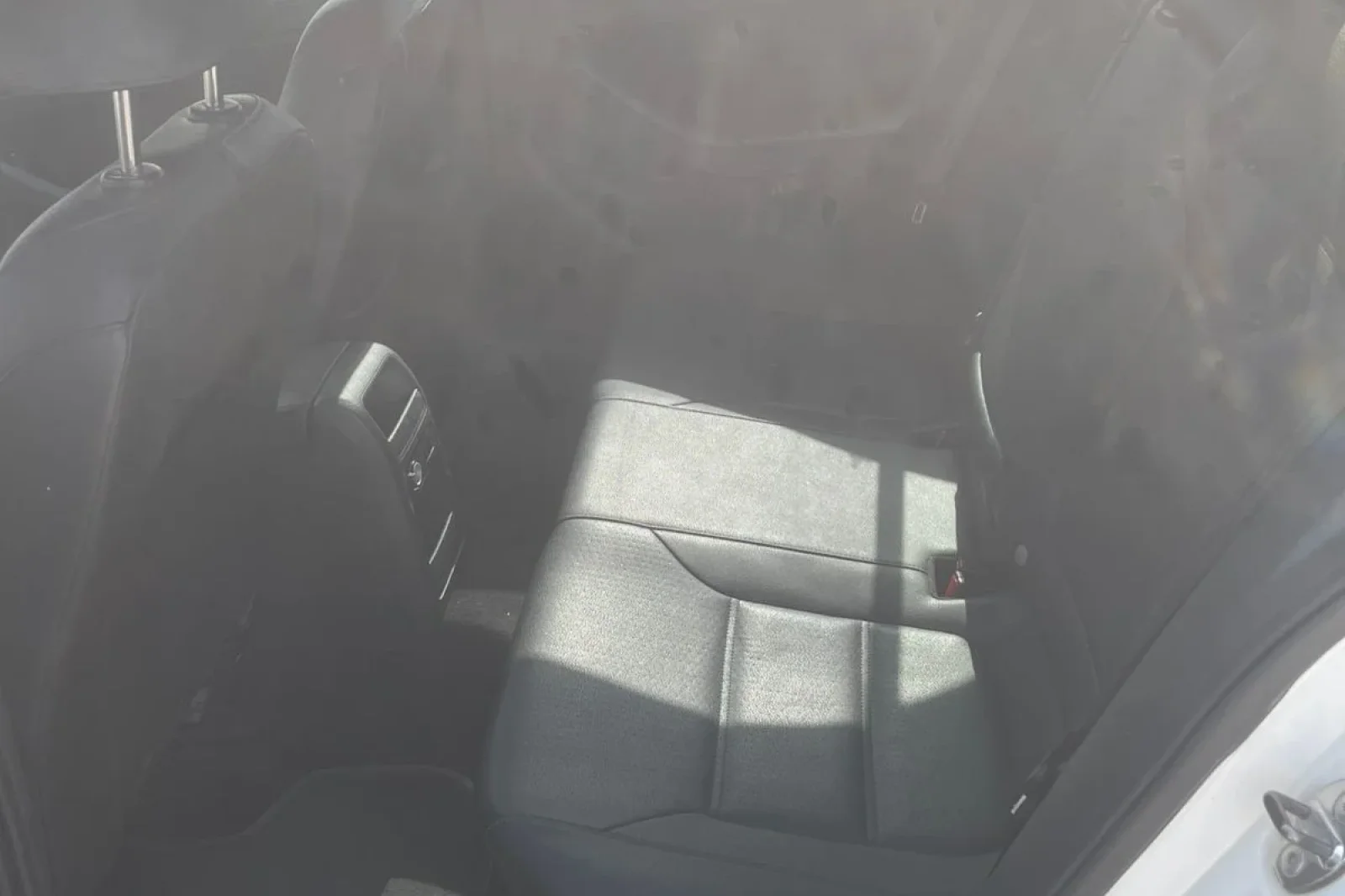 Rent Volkswagen Jetta  White 2014 in Tirana - 5 