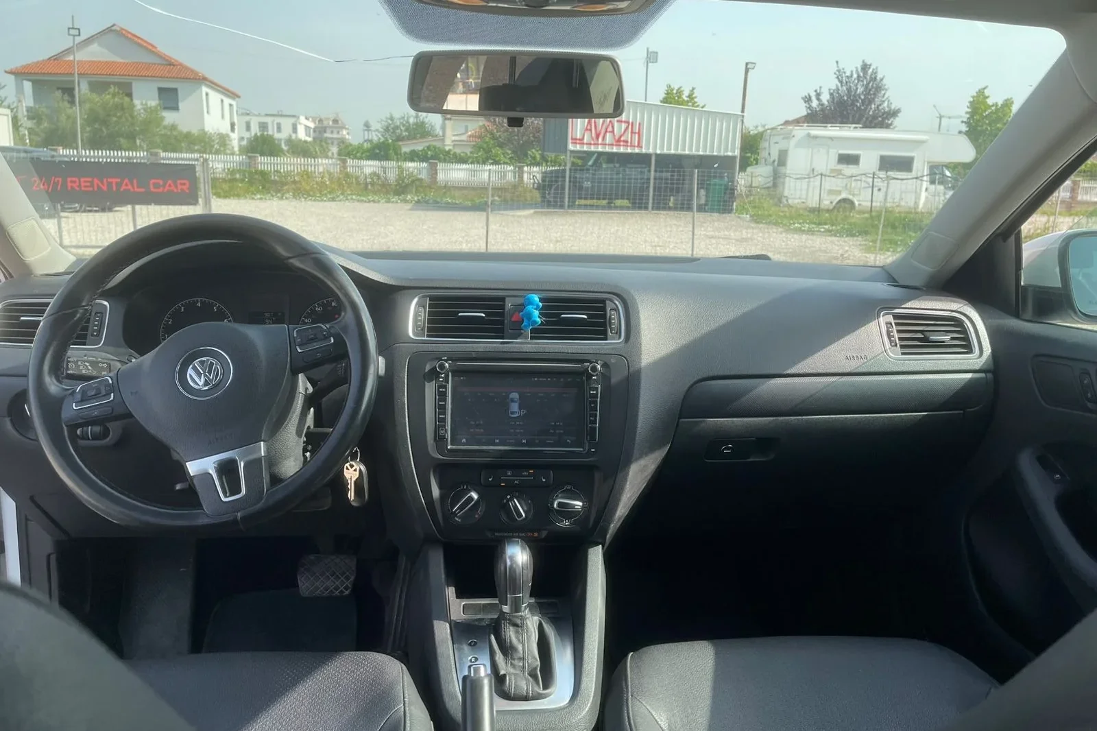 Rent Volkswagen Jetta  White 2014 in Tirana - 3 