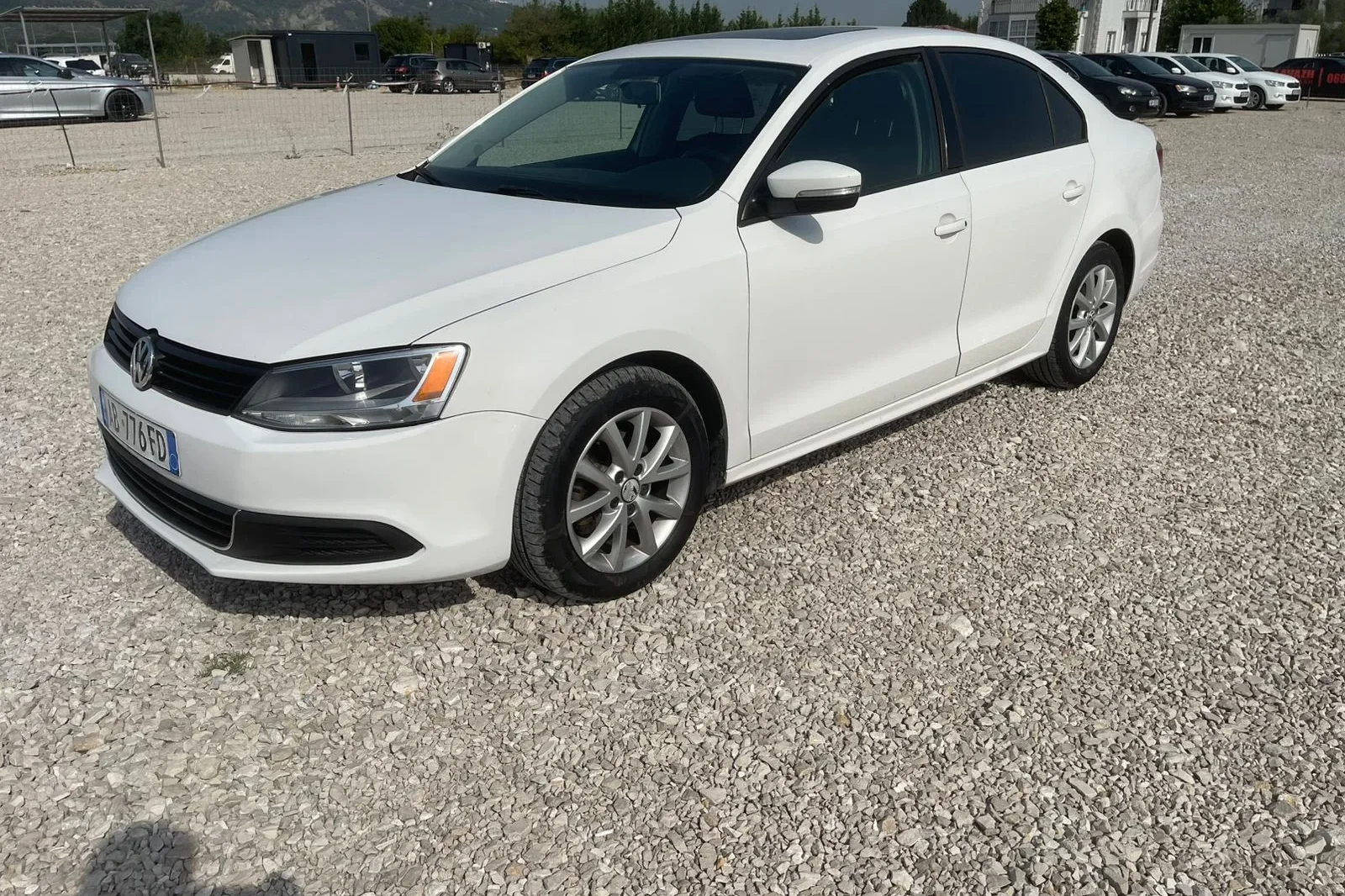 Rent Volkswagen Jetta  White 2014 in Tirana - 8 