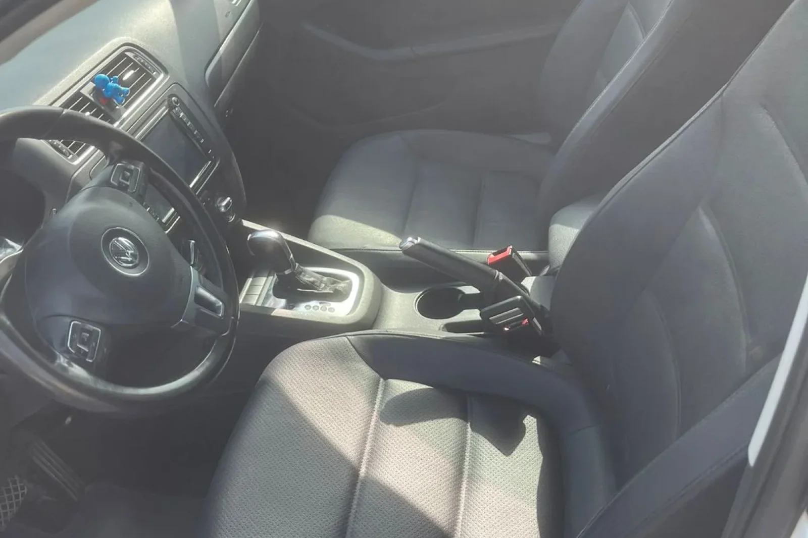 Rent Volkswagen Jetta  White 2014 in Tirana - 4 