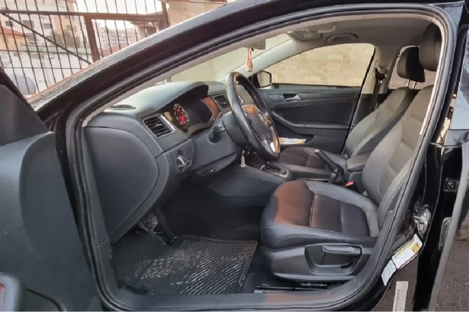 Аренда Volkswagen Jetta  Черный 2014 в Tirana - 2 