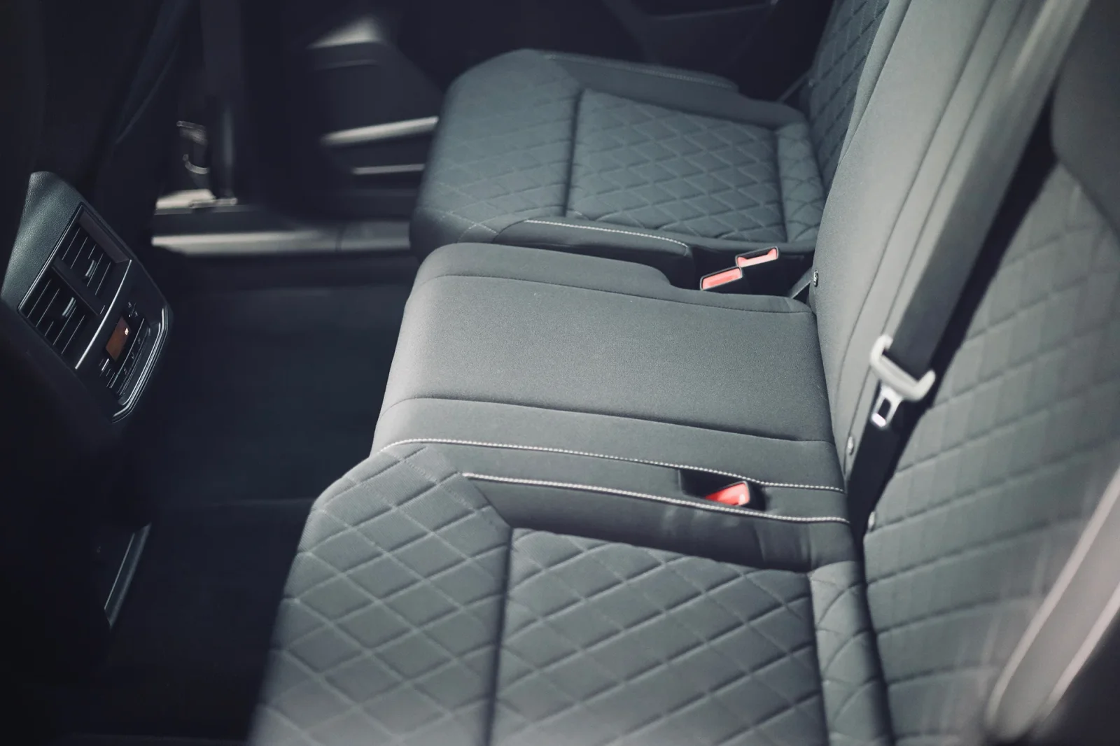 Rent Volkswagen Teramont  Red 2023 in Abu Dhabi - 6 