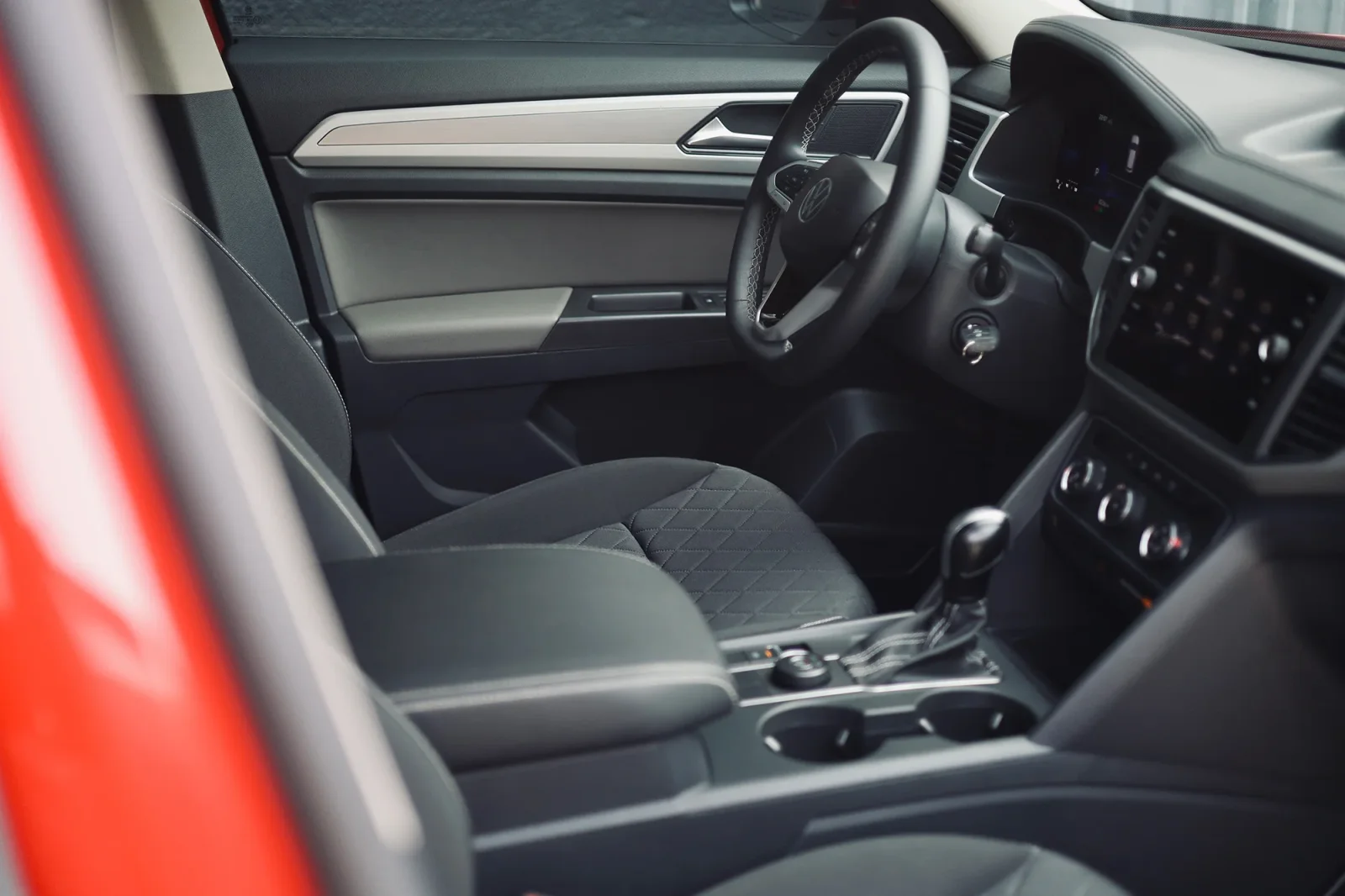 Rent Volkswagen Teramont  Red 2023 in Abu Dhabi - 3 