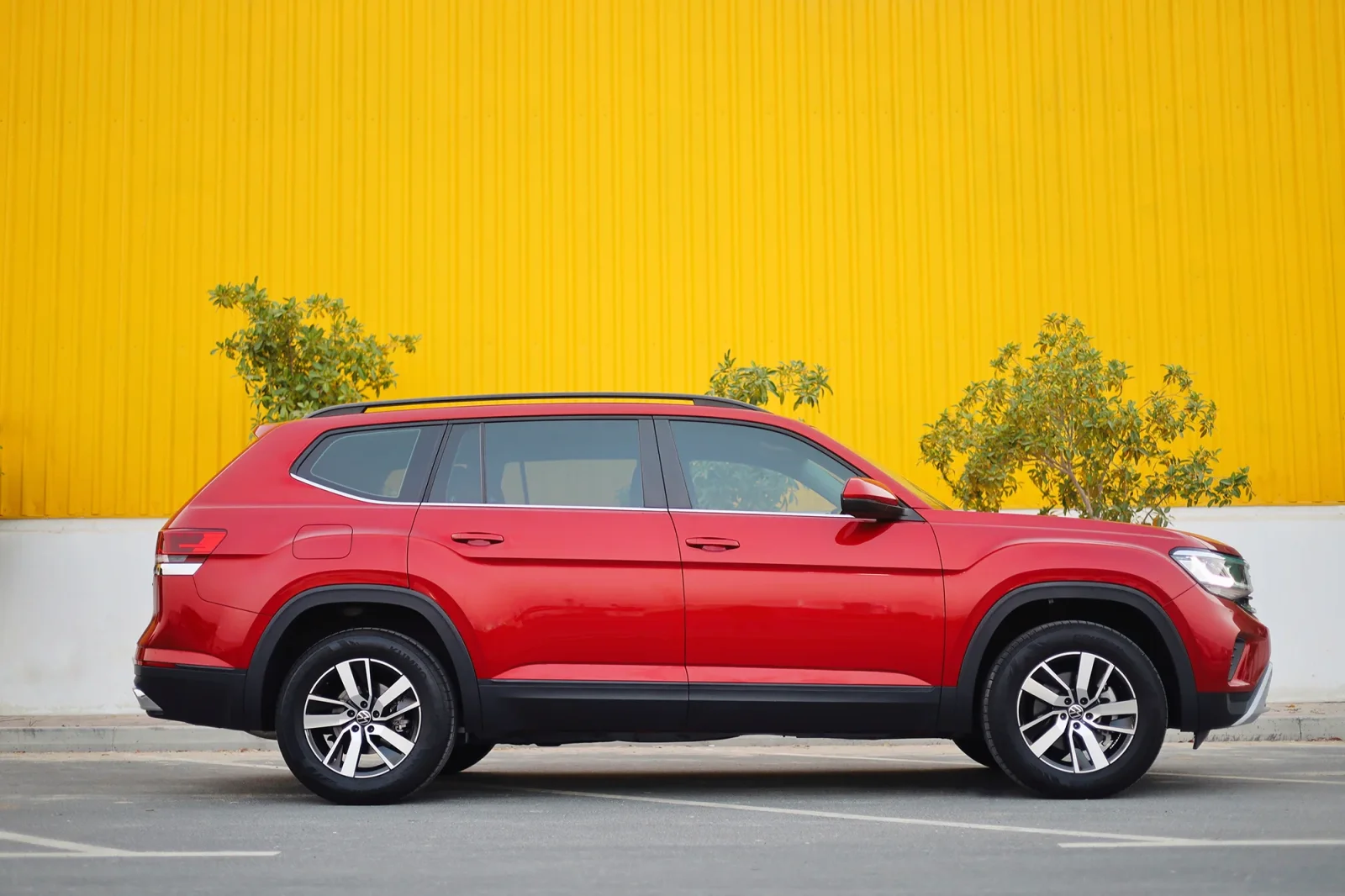 Rent Volkswagen Teramont  Red 2023 in Abu Dhabi - 7 