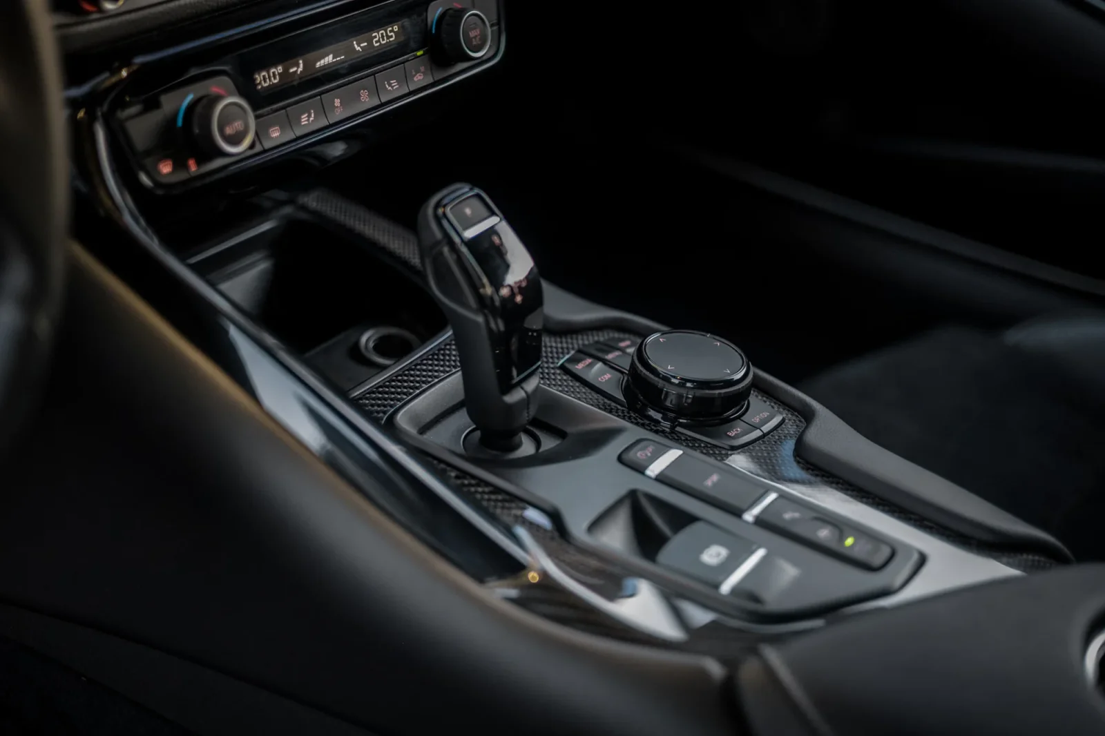 Loyer Toyota Supra  Blanc 2021 en Abou Dabi - 7 