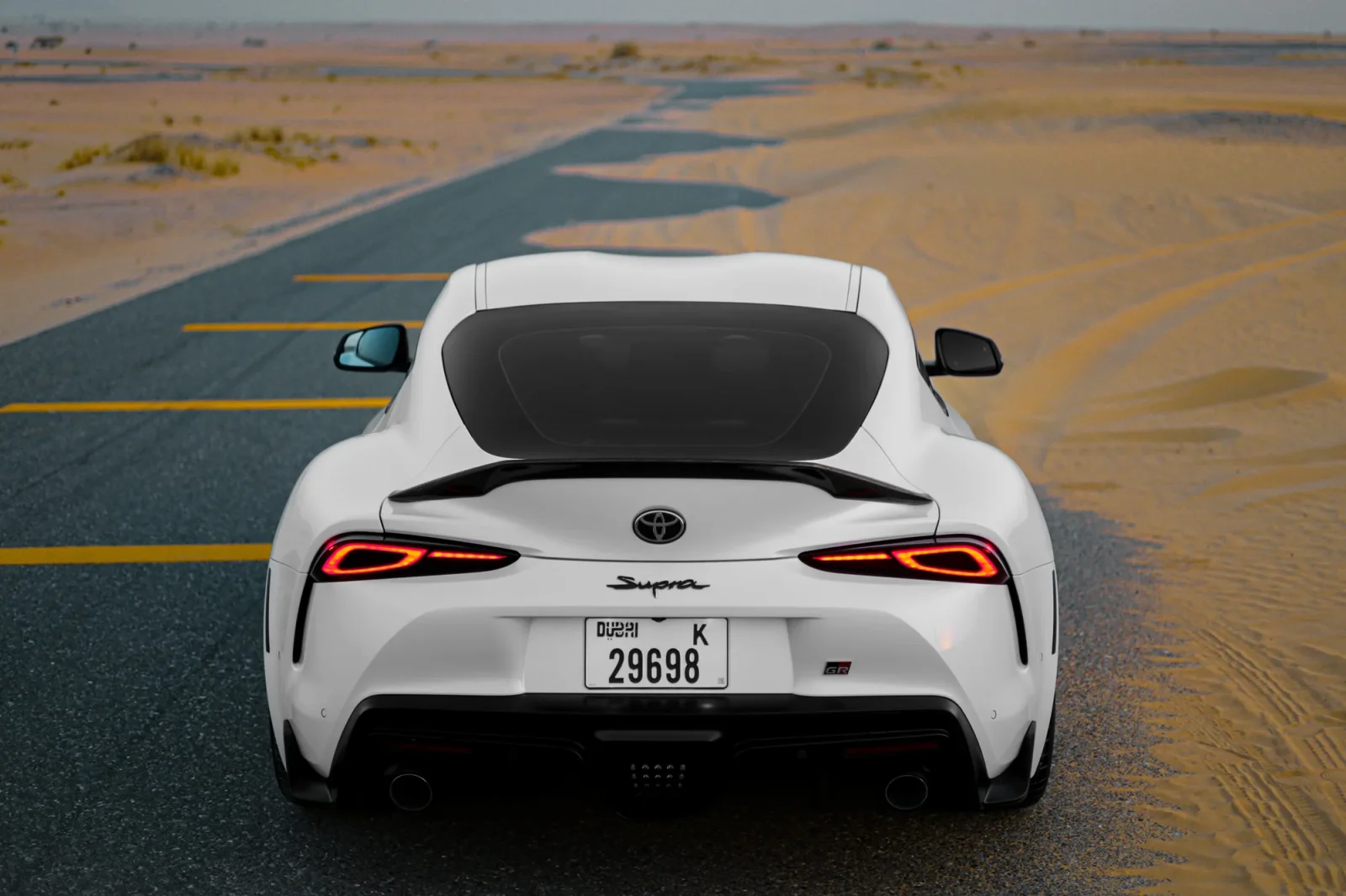 Loyer Toyota Supra  Blanc 2021 en Abou Dabi - 2 