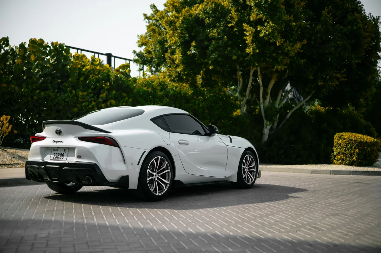 Loyer Toyota Supra  Blanc 2021 en Abou Dabi - 3 