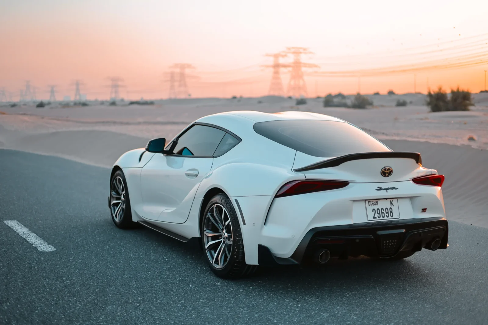 Loyer Toyota Supra  Blanc 2021 en Abou Dabi - 17 