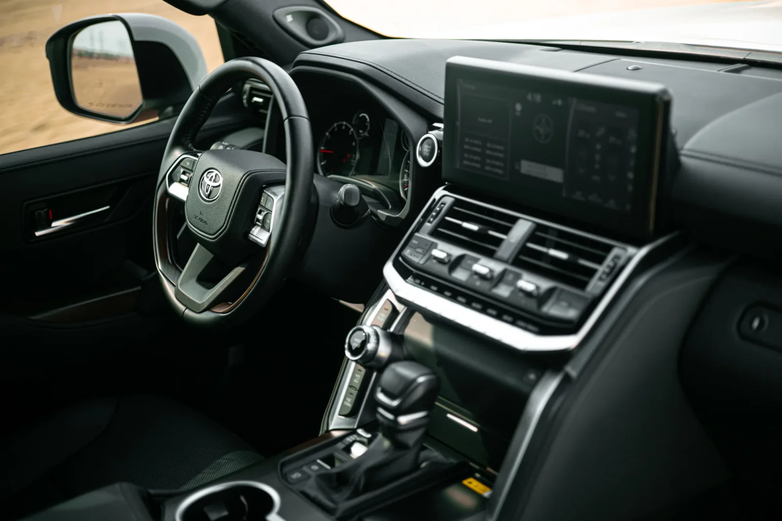 Rent Toyota Land Cruiser 300 White 2023 in Abu Dhabi - 3 