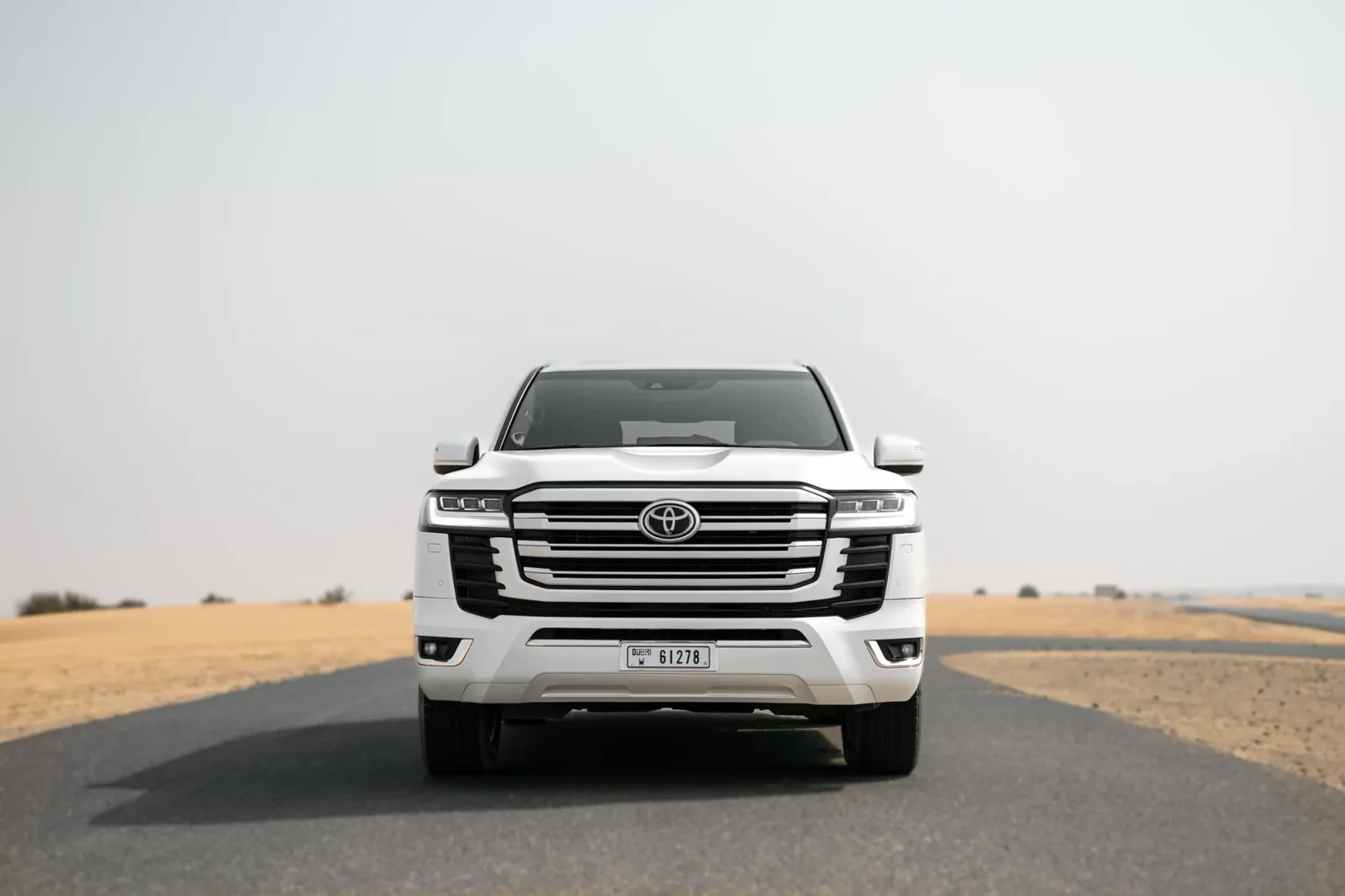 Rent Toyota Land Cruiser 300 White 2023 in Abu Dhabi - 12 