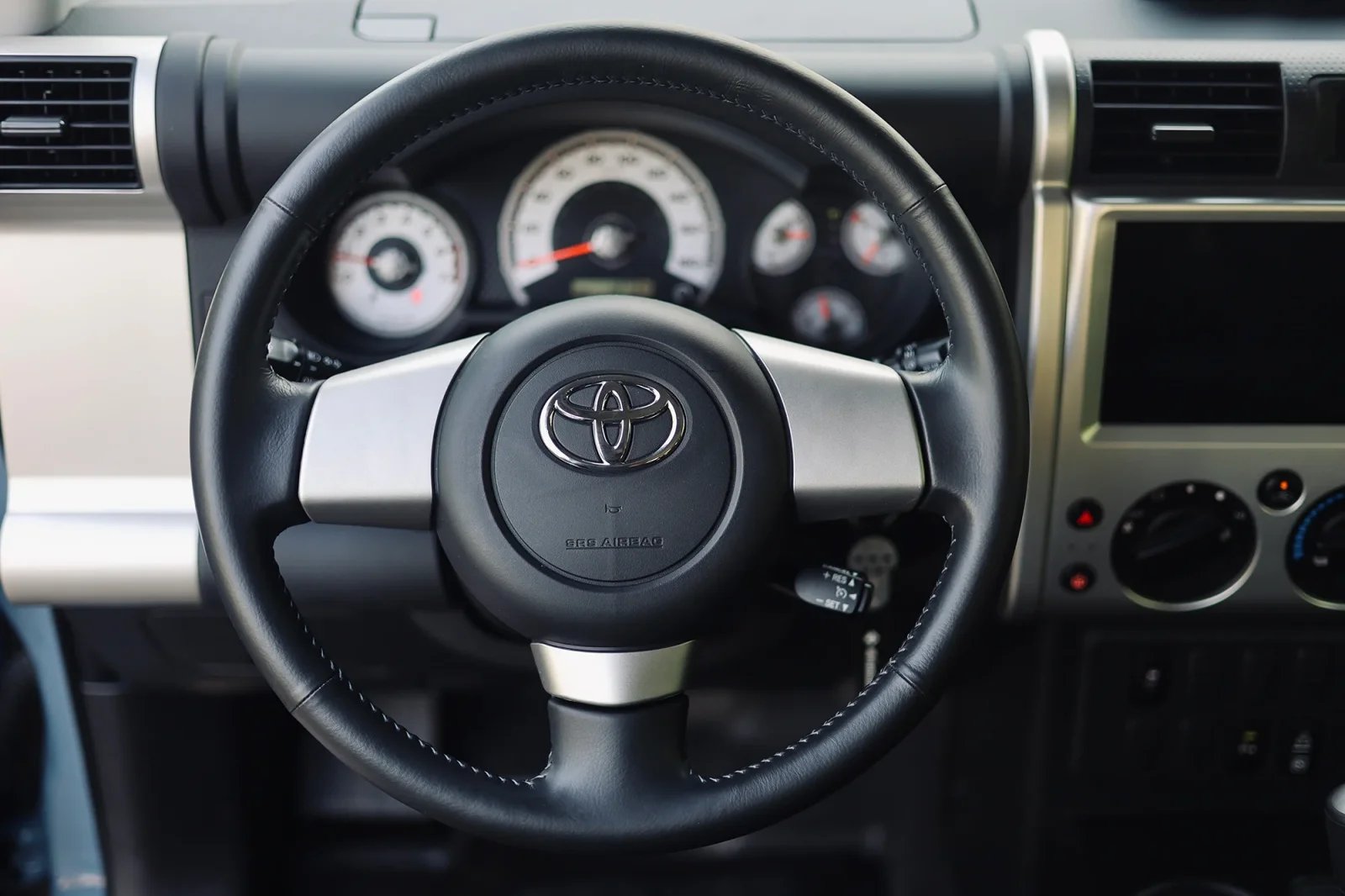 Rent Toyota FJ Cruiser  Blue 2023 in Abu Dhabi - 4 