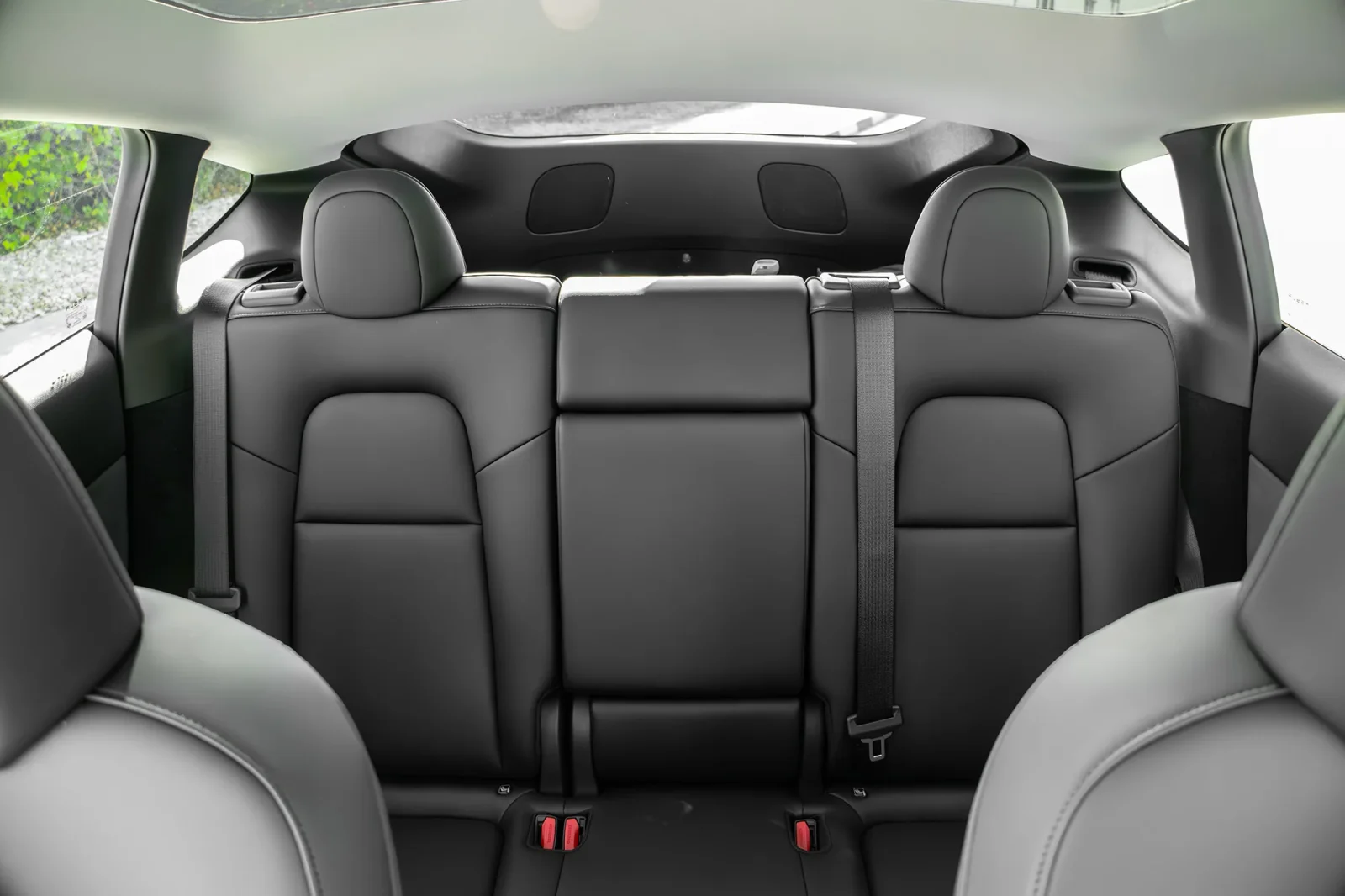 Rent Tesla Model Y  White 2024 in Abu Dhabi - 6 