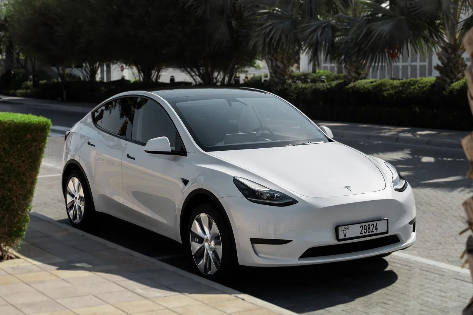 Rent Tesla Model Y  White 2024 in Abu Dhabi - 10 