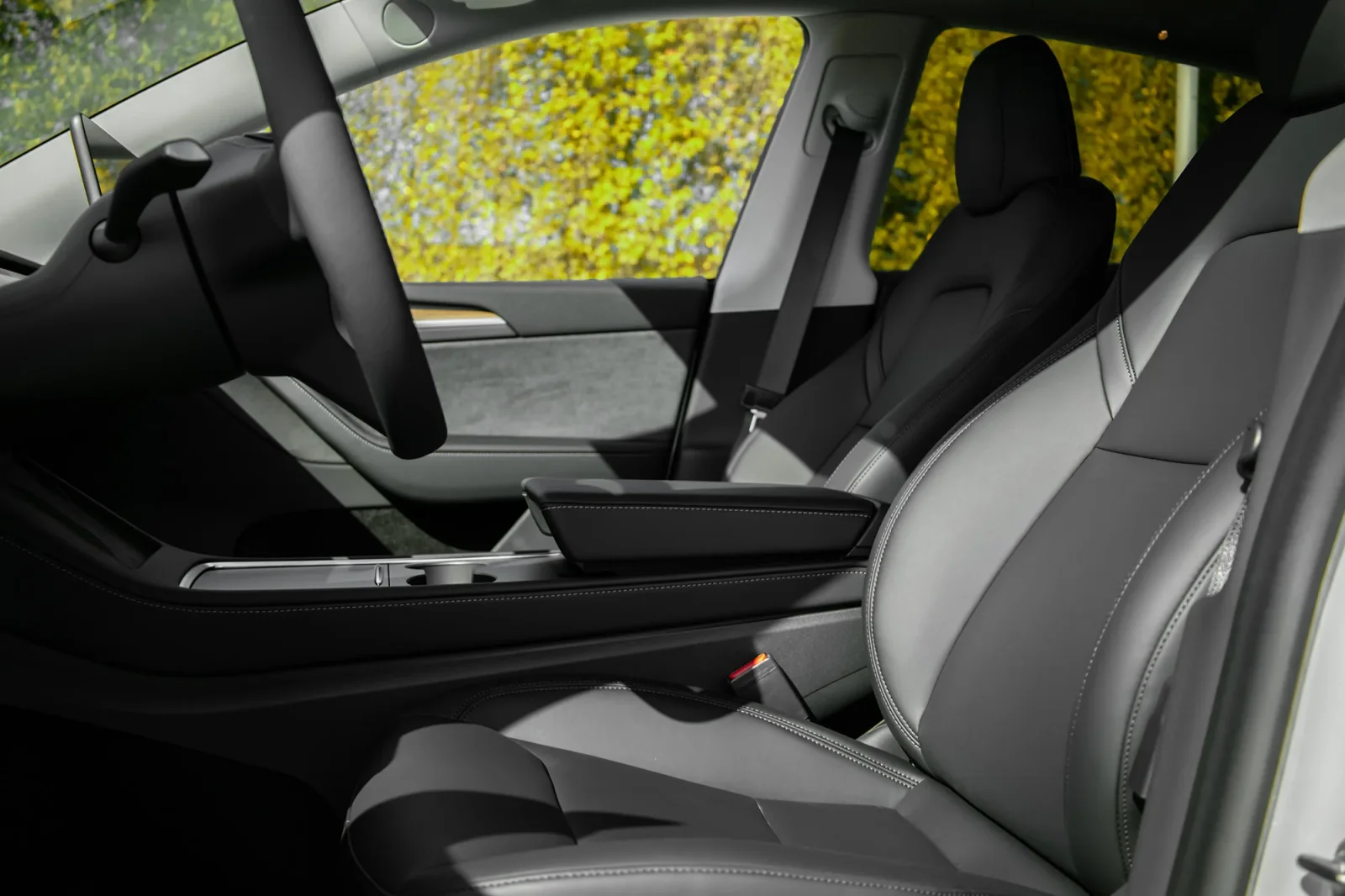 Rent Tesla Model Y  White 2024 in Abu Dhabi - 7 