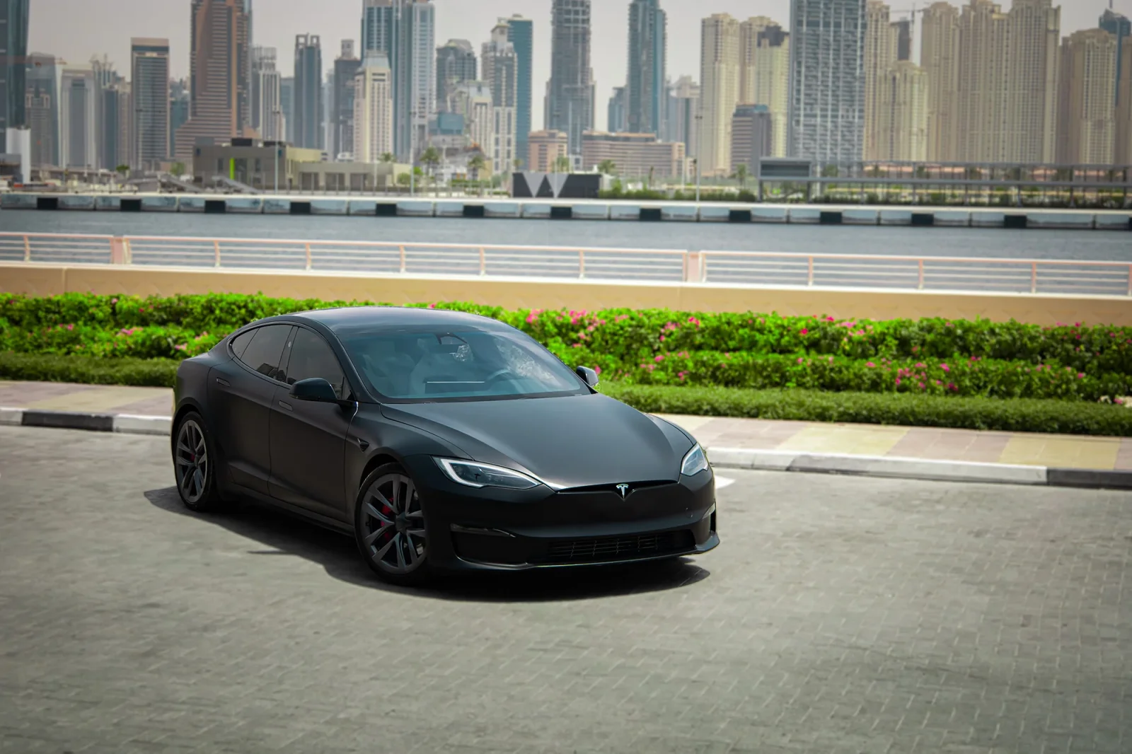 Rent Tesla Model S Plaid Black 2024 in Abu Dhabi - 9 