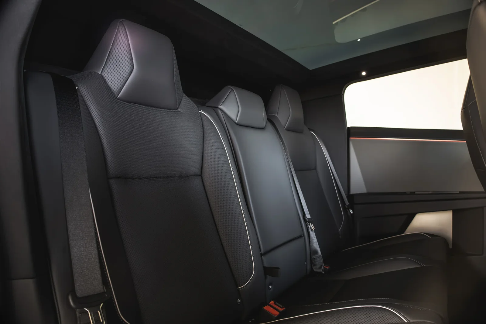 Rent Tesla Cybertruck  Silver 2024 in Abu Dhabi - 9 